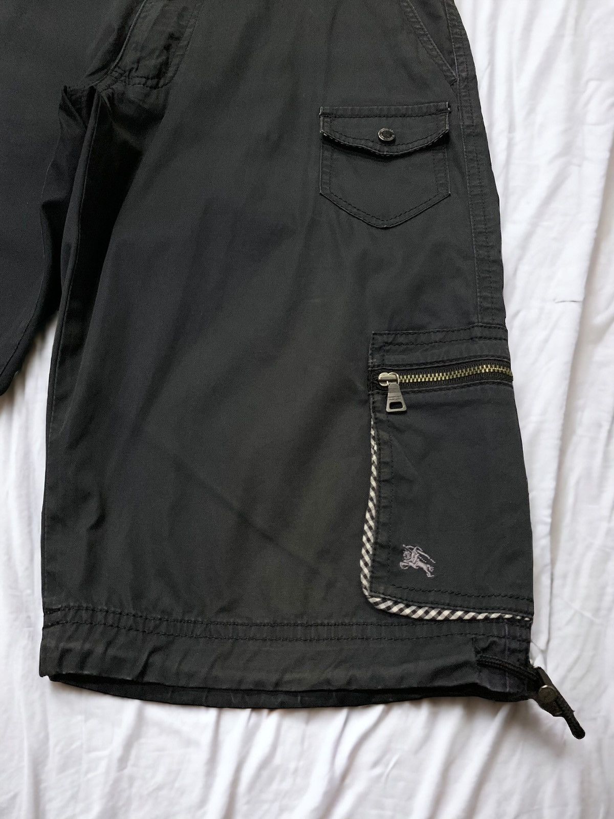 20471120 × Burberry × Designer BURBERRY Black Label Multipockets Outdoor Tech Short Pants Size US 29 - 5 Thumbnail