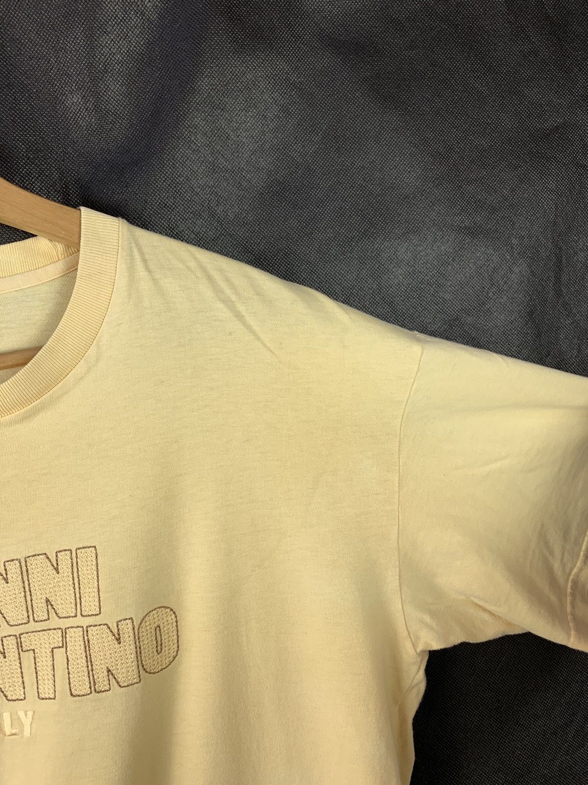 Gianni Valentino Steals! Gianni Valentino Spellout Embroided Designer Tee Size US L / EU 52-54 / 3 - 7 Thumbnail