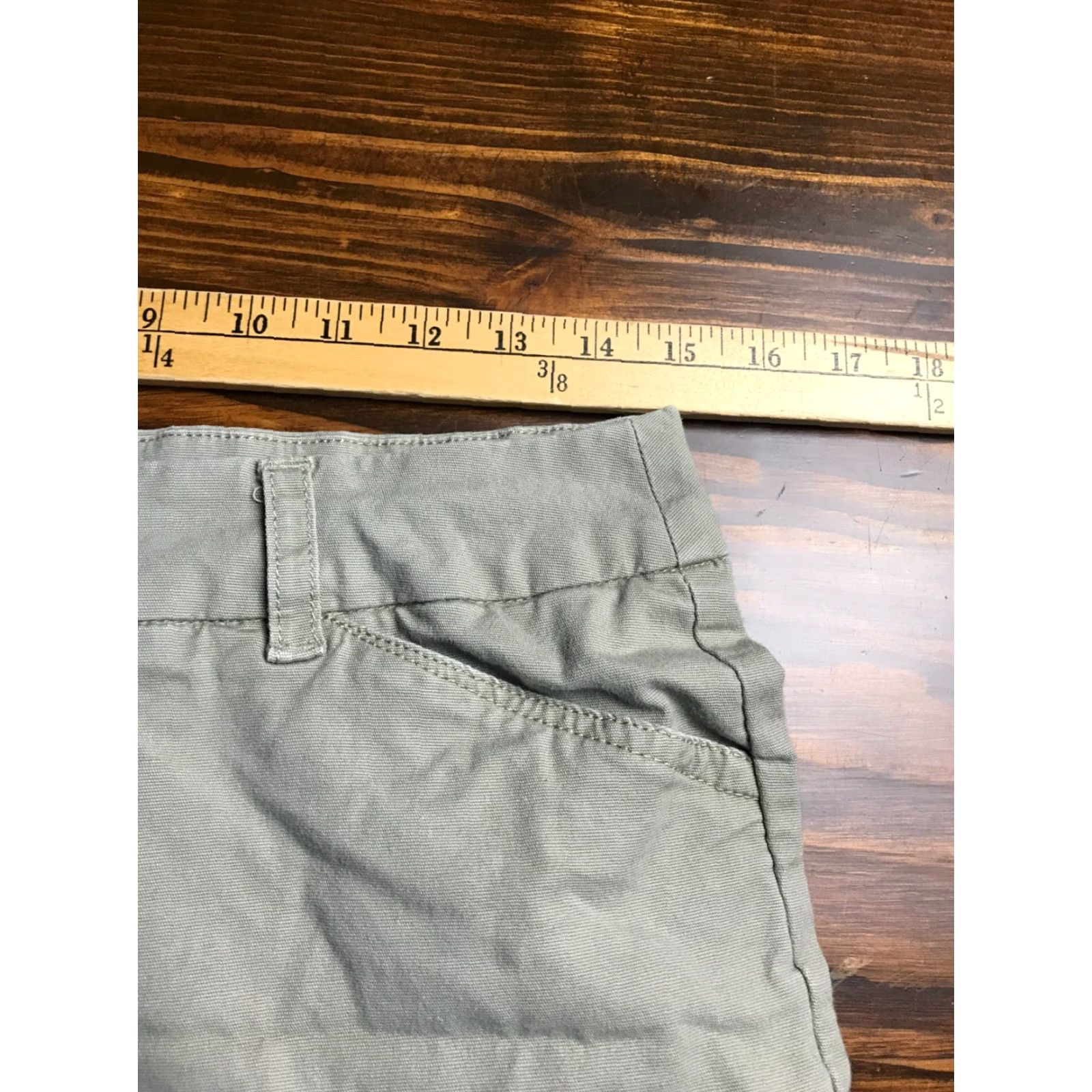 Croft & Barrow Croft & Barrow Shorts Women's 8 Green Casual Pockets Size 30" / US 8 / IT 44 - 3 Thumbnail