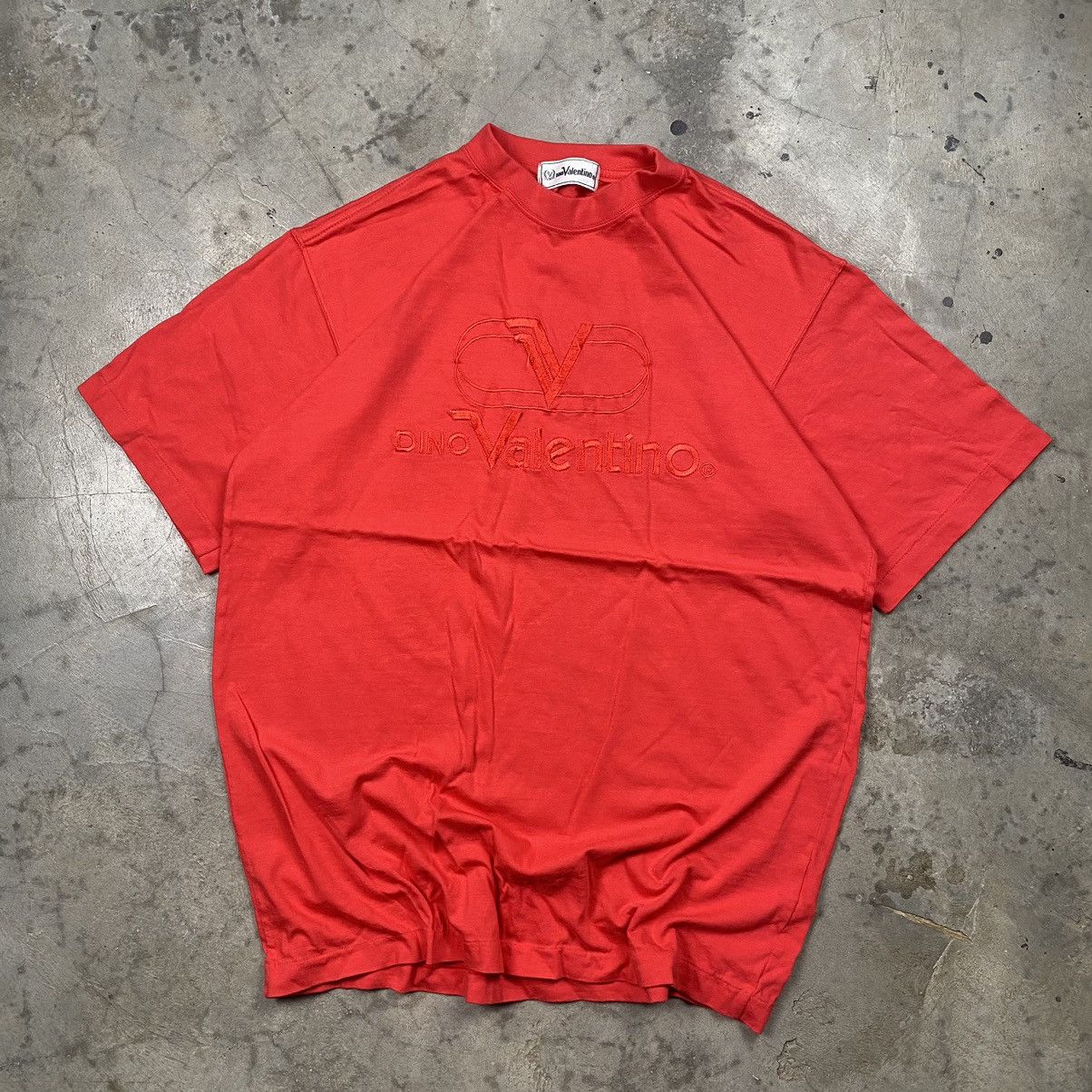 Designer × Valentino 90s Dino Valentino Embroidery Big Logo Tee Size US L / EU 52-54 / 3 - 1 Thumbnail