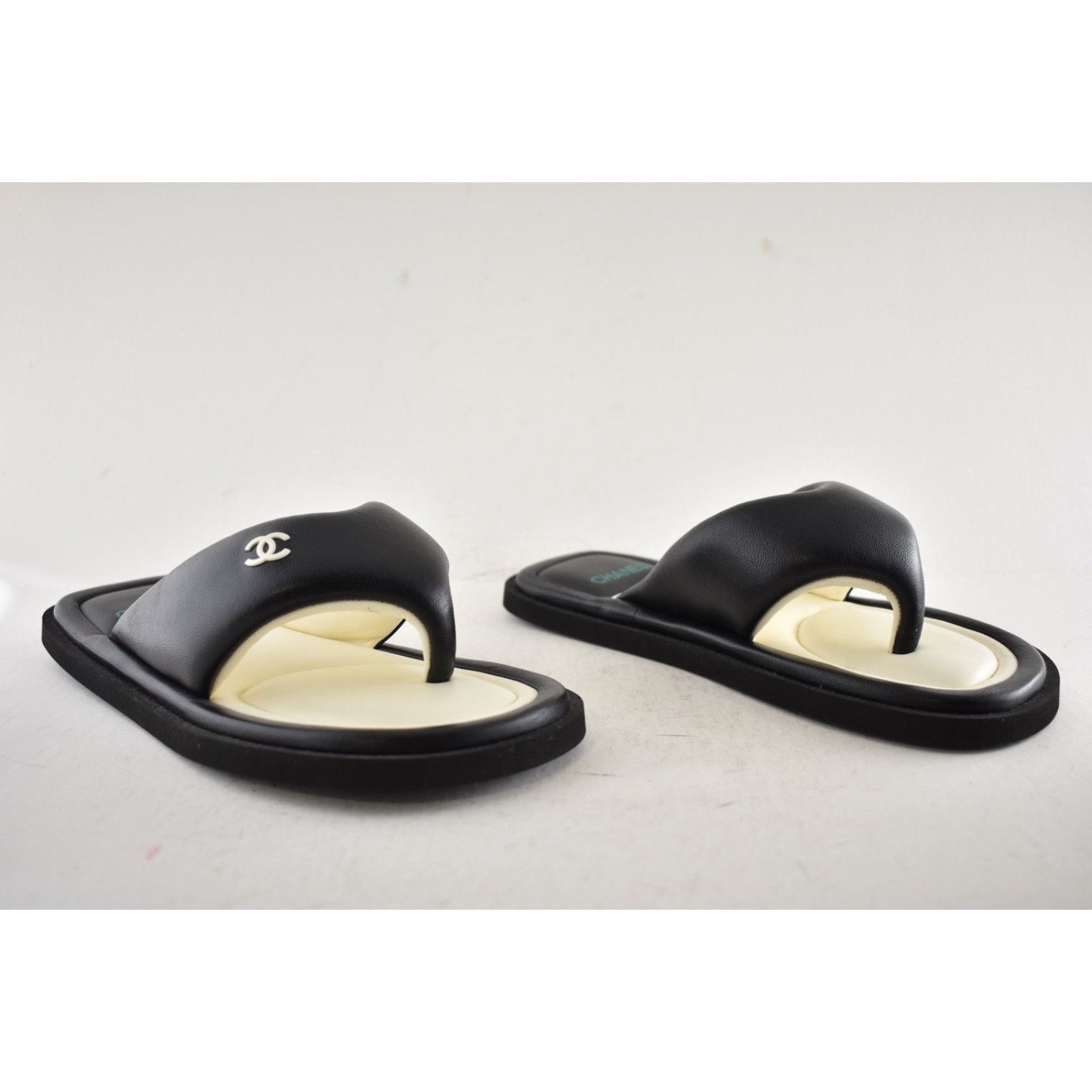 Chanel 22P Padded Pool Thong Logo Mule Slide Flat Sandal 36 Size US 6 / IT 36 - 3 Thumbnail