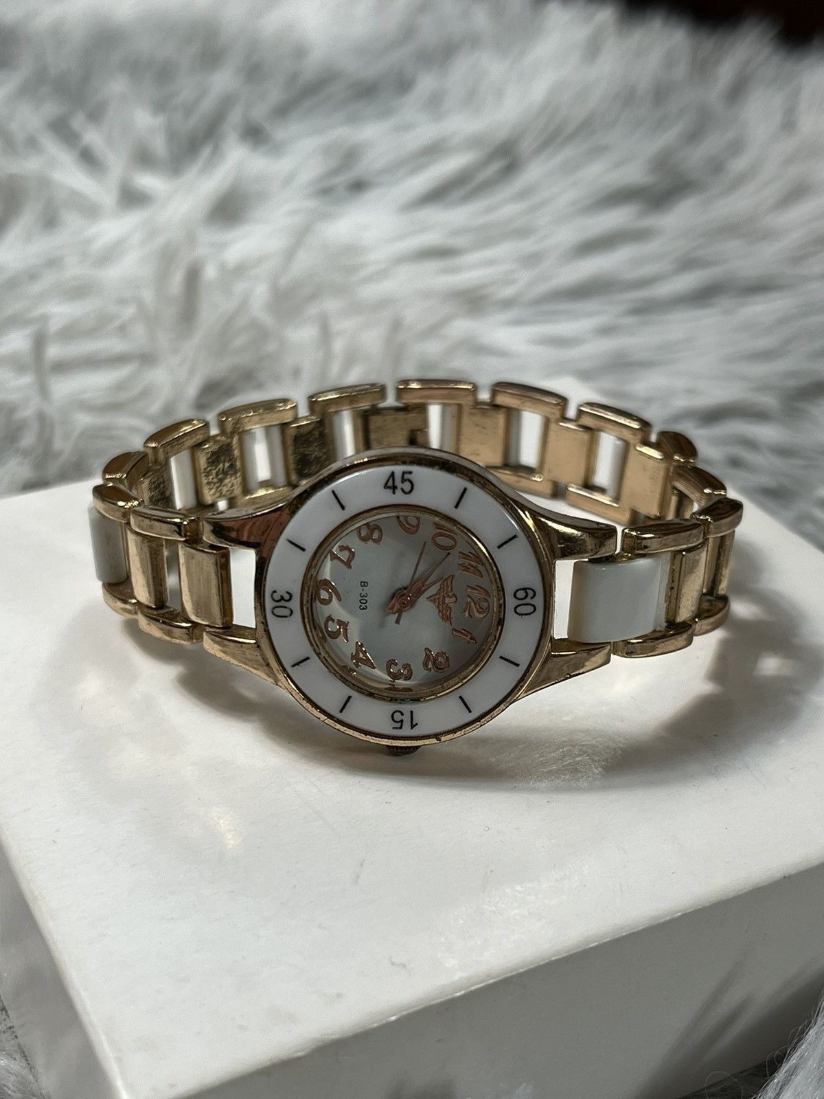 Jewelry Gold & White Ladies’ Bracelet Watch – Japanese Brand Size ONE SIZE - 10 Thumbnail