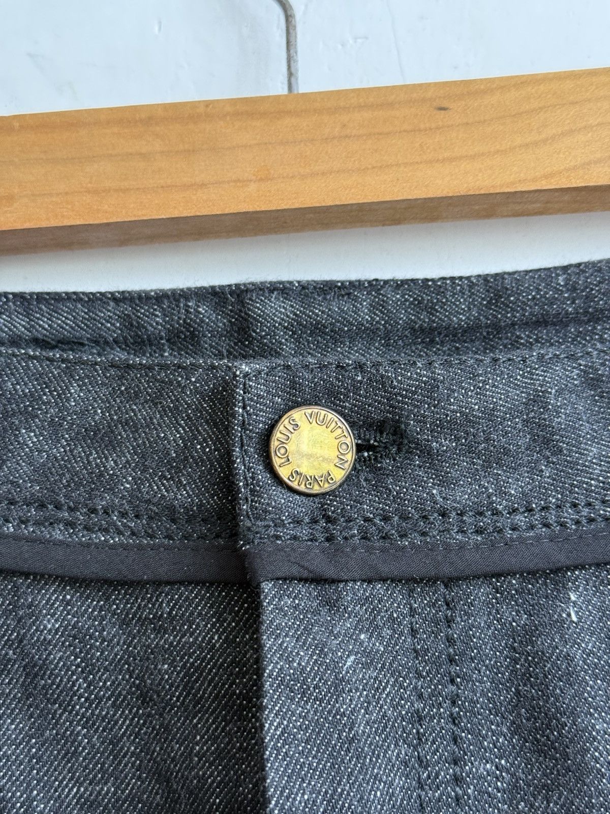 Louis Vuitton Luis Vuitton Grey Denim Skirt size 40 Size 27" / US 4 / IT 40 - 9 Thumbnail