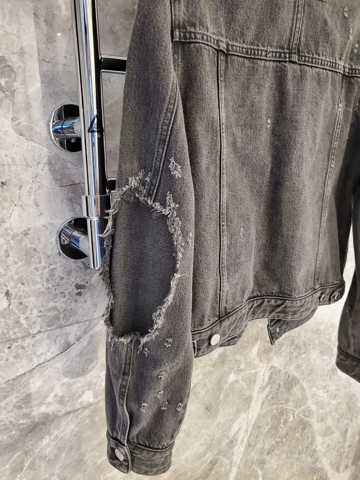 Givenchy givenchy gray distressed denim jacket Size US M / EU 48-50 / 2 - 1 Thumbnail