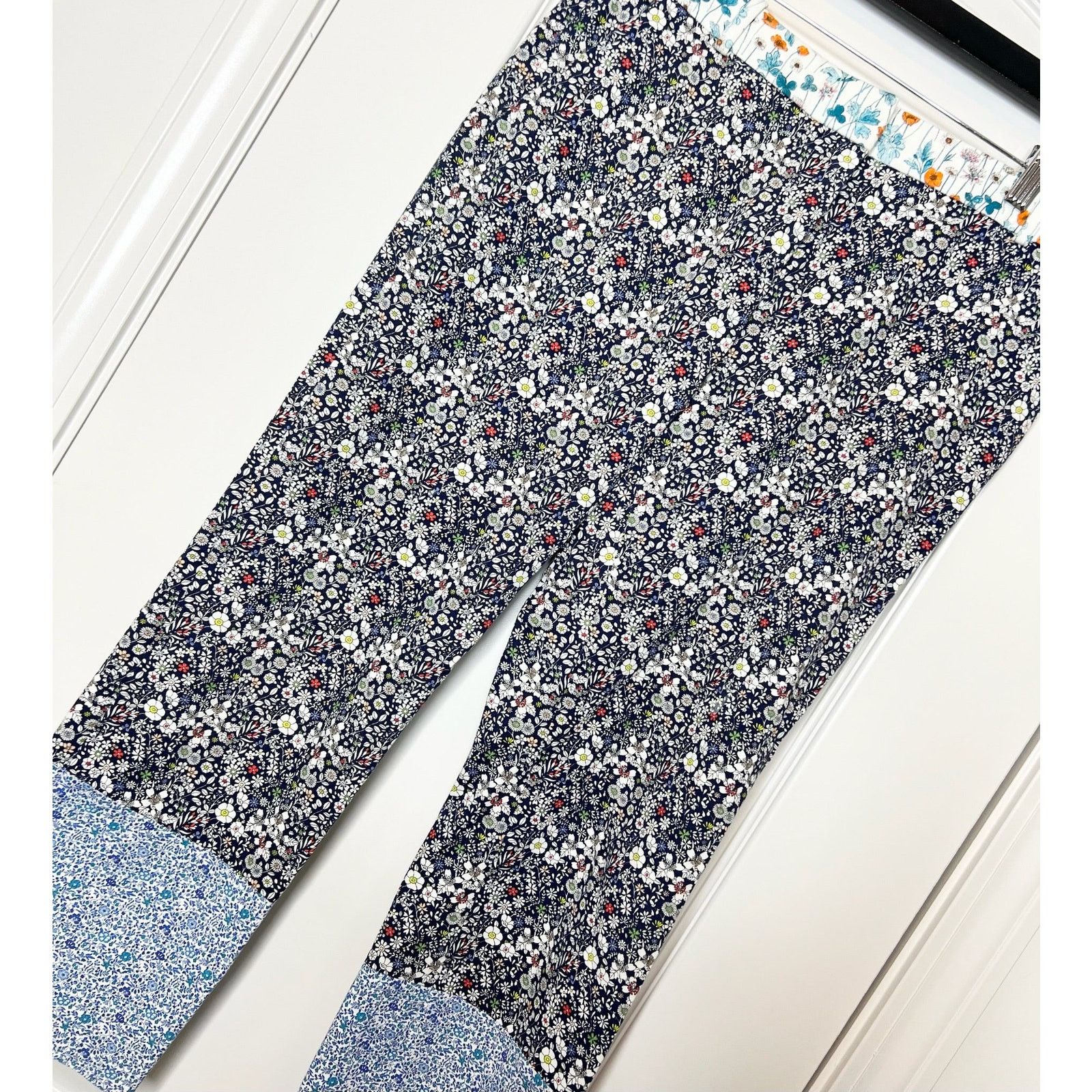 J.Crew Liberty Art Fabric for J. Crew Floral Cotton Pants, Size 6 Size 28" / US 6 / IT 42 - 2 Thumbnail