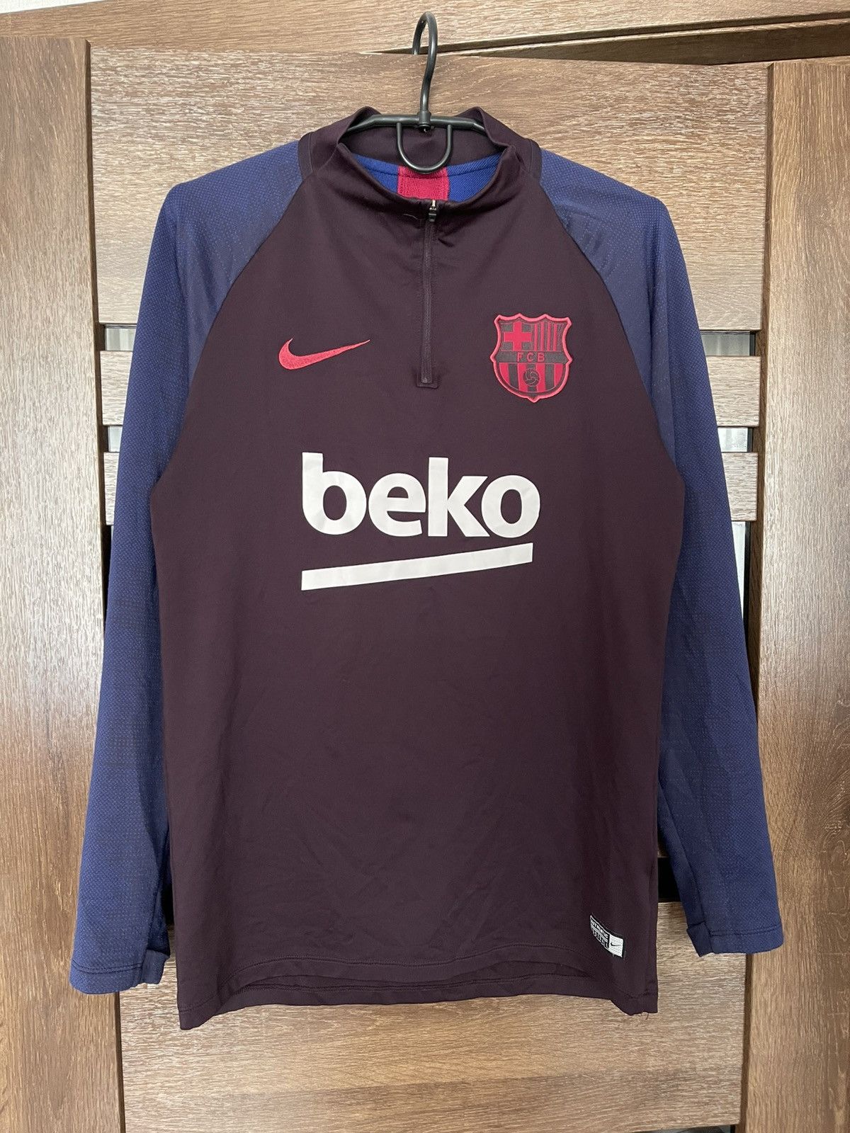 Other 2019/2020 Nike Barcelona Soccer Drill Top Jersey Sweatshirt Size US S / EU 44-46 / 1 - 2 Thumbnail