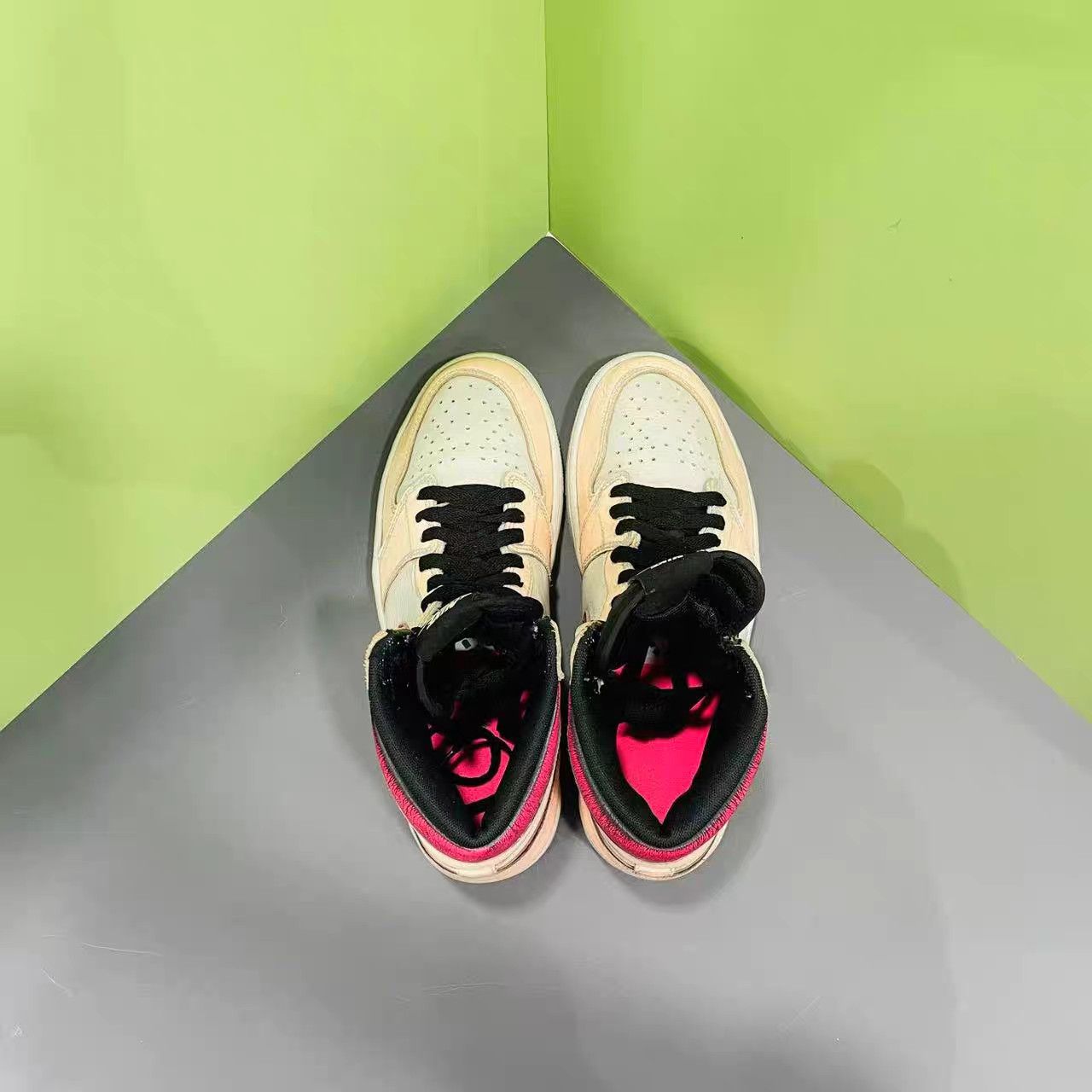 Jordan Brand Air Jordan 1 Retro High "White/Pink Scratch" K15 Size US 10 / EU 43 - 5 Thumbnail