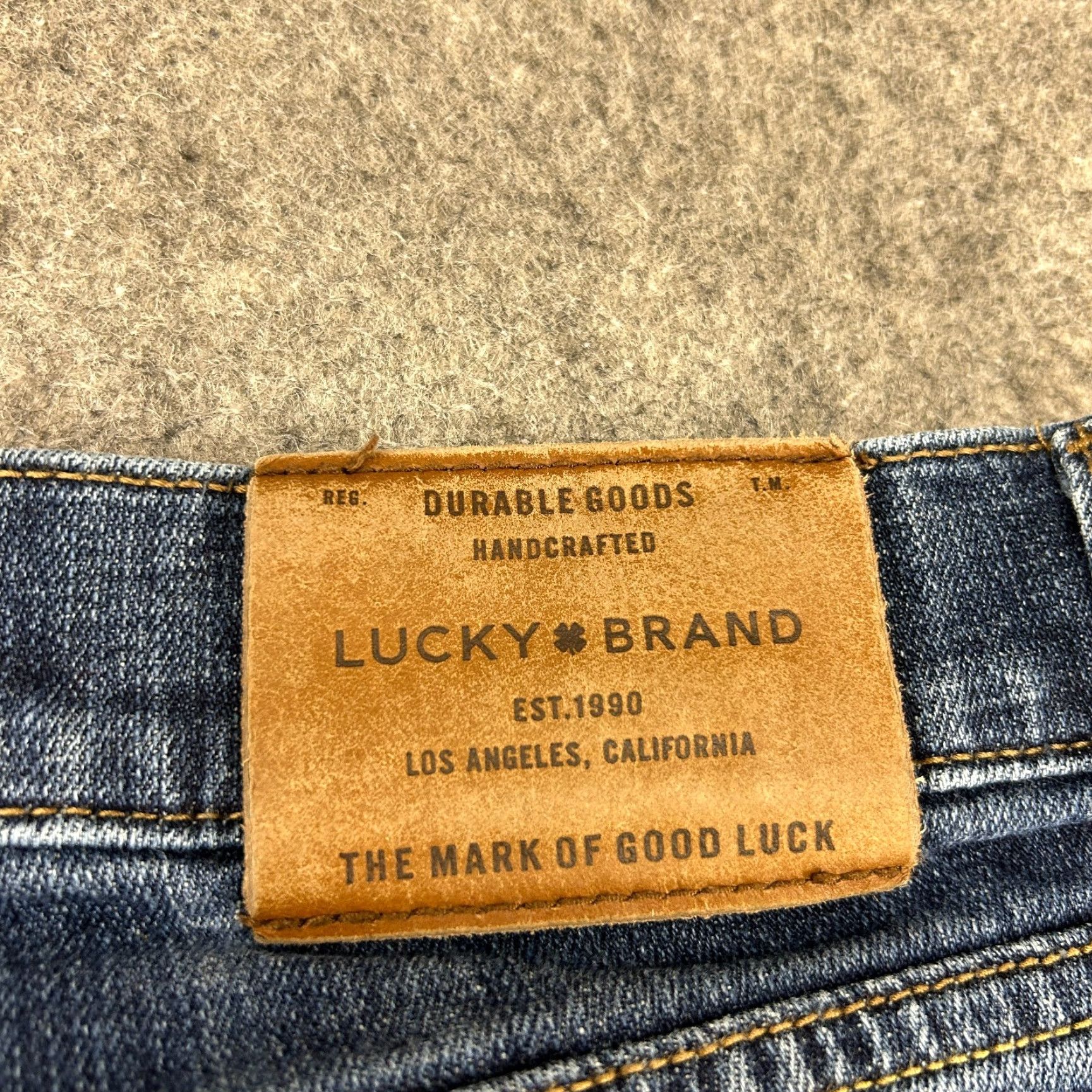 Lucky Brand Lucky Brand Jeans Men 36x30 Blue 221 Straight Leg Dark Wash Denim Distressed Vintage No (Professional) Size US 36 / EU 52 - 7 Thumbnail