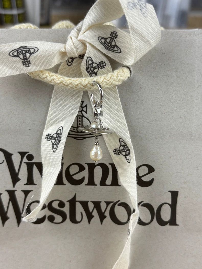 Vivienne Westwood Pearl earrings Empress Dowager Tushibaro