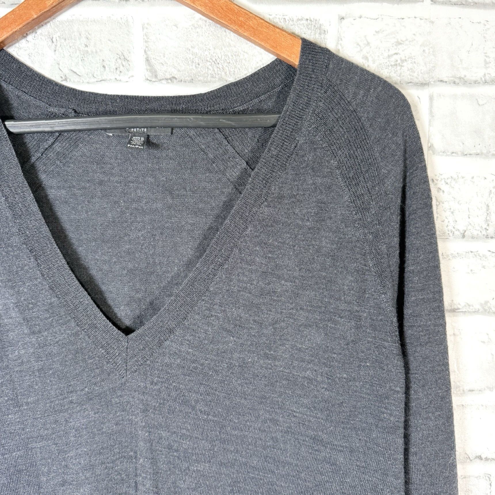 Eileen Fisher VINTAGE Eileen Fisher Women's Sweater Pullover 100% Merino Wool Petite Medium Gray Size M / US 6-8 / IT 42-44 - 2 Thumbnail