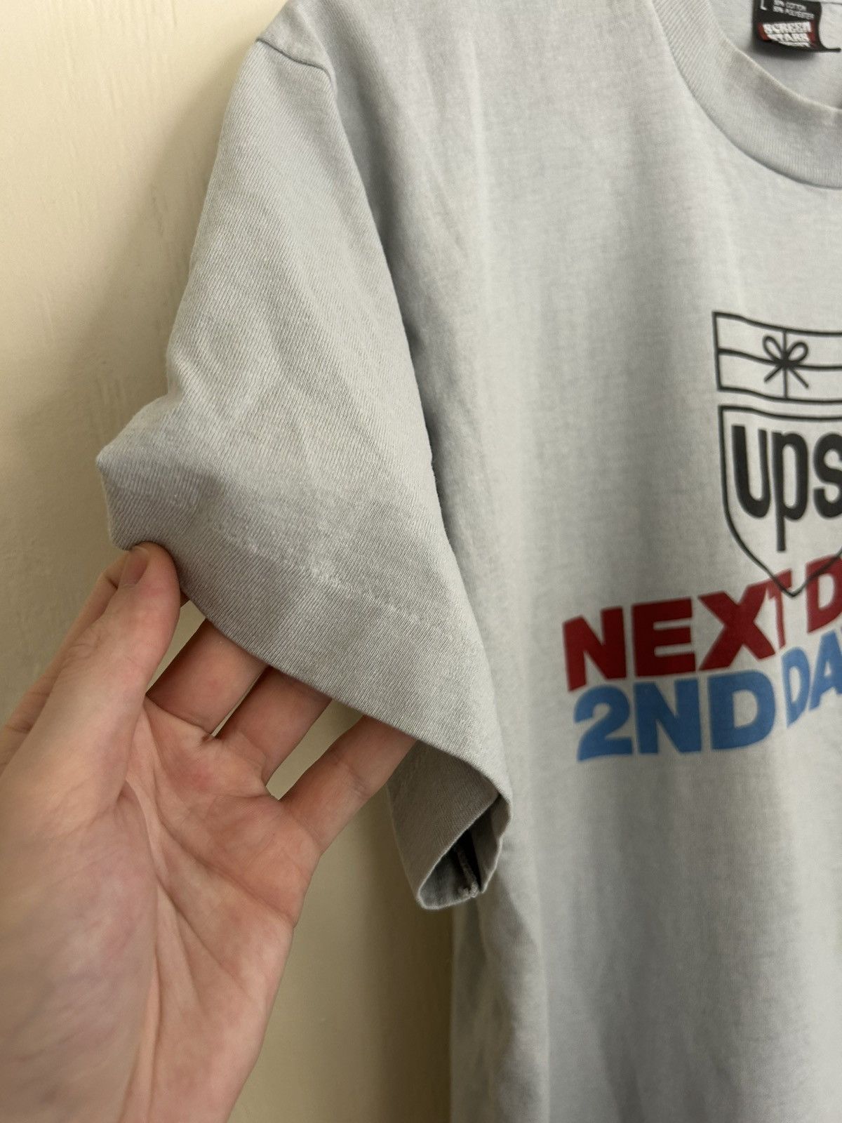 Vintage Vintage UPS Next Day Air 2nd Day Air Mail Shipping T-shirt Size US L / EU 52-54 / 3 - 5 Thumbnail