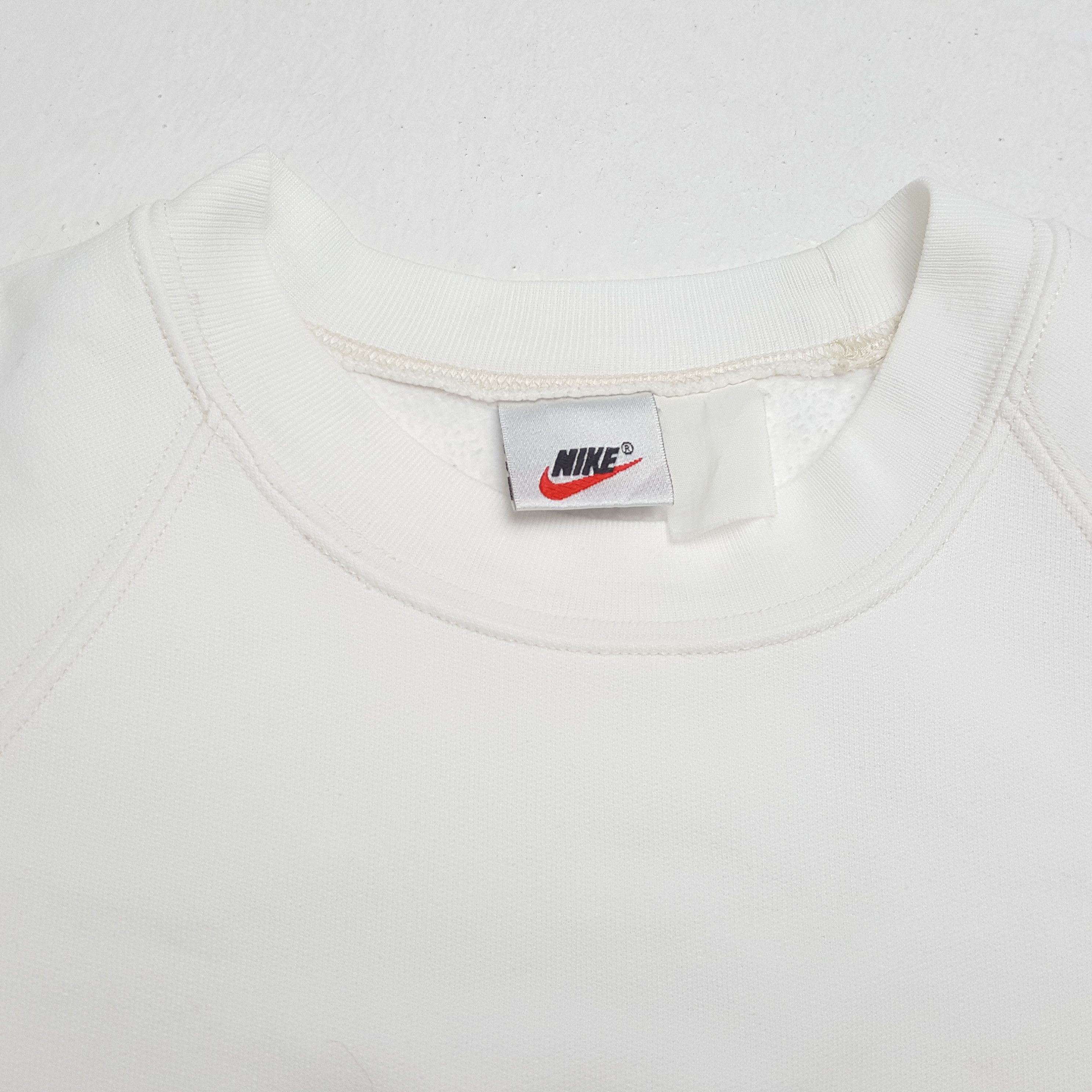 Nike × Vintage NIKE Small Logo Design Streetwear Style Sweatshirt Size US S / EU 44-46 / 1 - 9 Thumbnail
