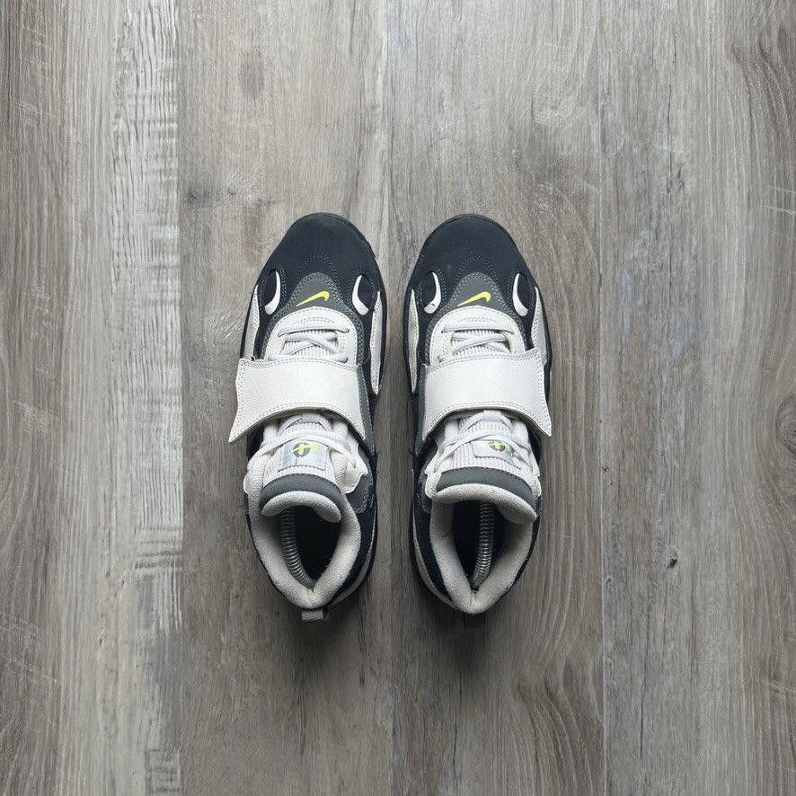 Nike NIKE • Air Max Speed Turf GS "Obsidian Volt" (7M) Size US 7 / EU 40 - 10 Thumbnail