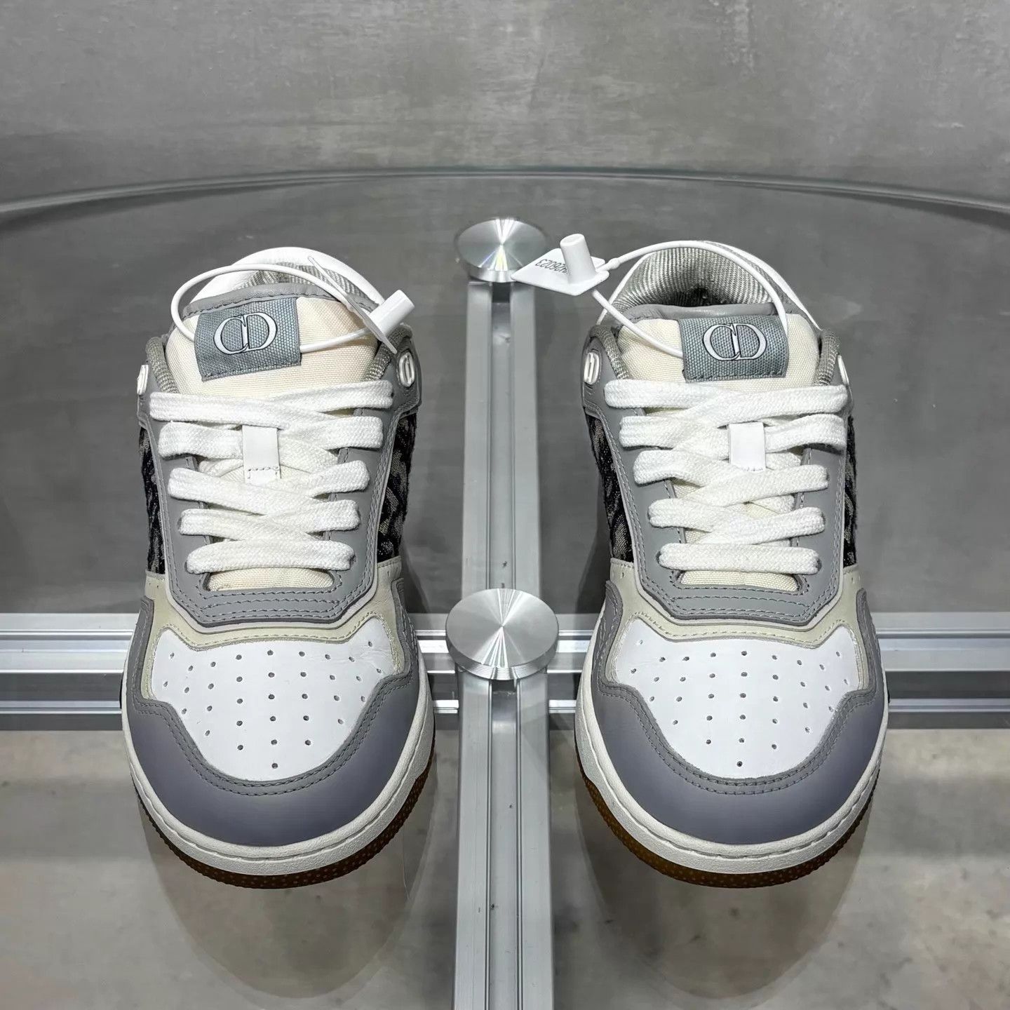 Dior Dior B27 Gray & White Oblique Sneaker 36 Size US 5.5 / IT 35.5 - 1 Thumbnail