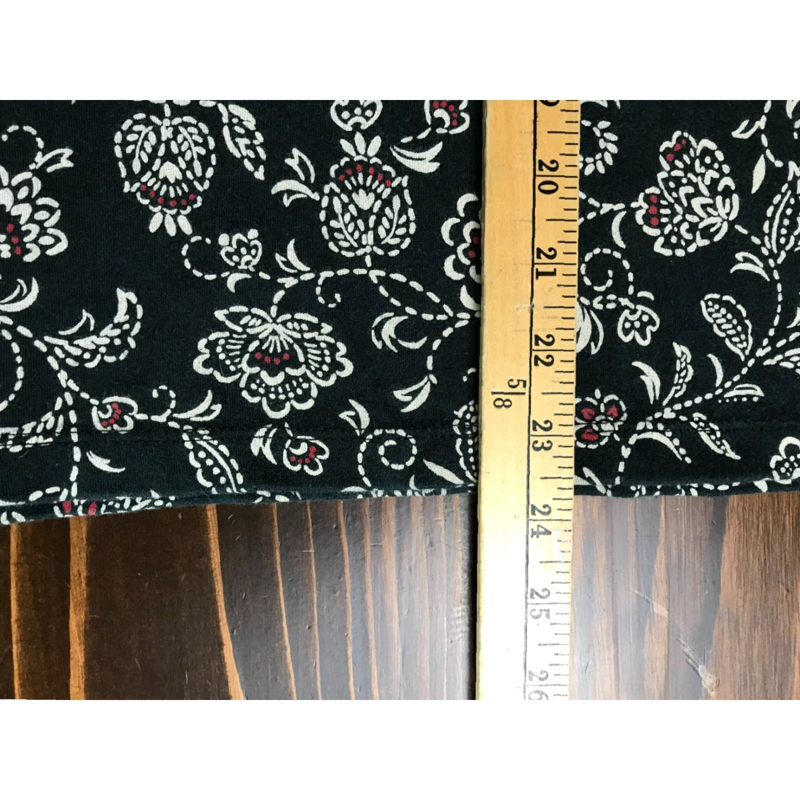 Croft & Barrow Croft & Barrow Shirt Women's Size Large Black Cream Floral V-neck Size L / US 10 / IT 46 - 5 Thumbnail
