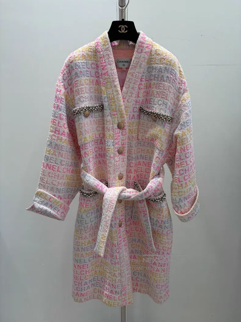 Chanel Chanel Pink and white gradient letter logo bathrobe tweed Size XXS / US 00 / IT 34 - 1 Thumbnail