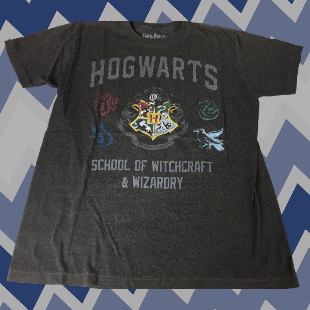 Vintage Harry Potter Hogwarts School of Witchcraft & Wizardry T Shirt M Womens Gray Graphic Tee, Harry Potter, School, 90s? Size M / US 6-8 / IT 42-44 - 1 Thumbnail