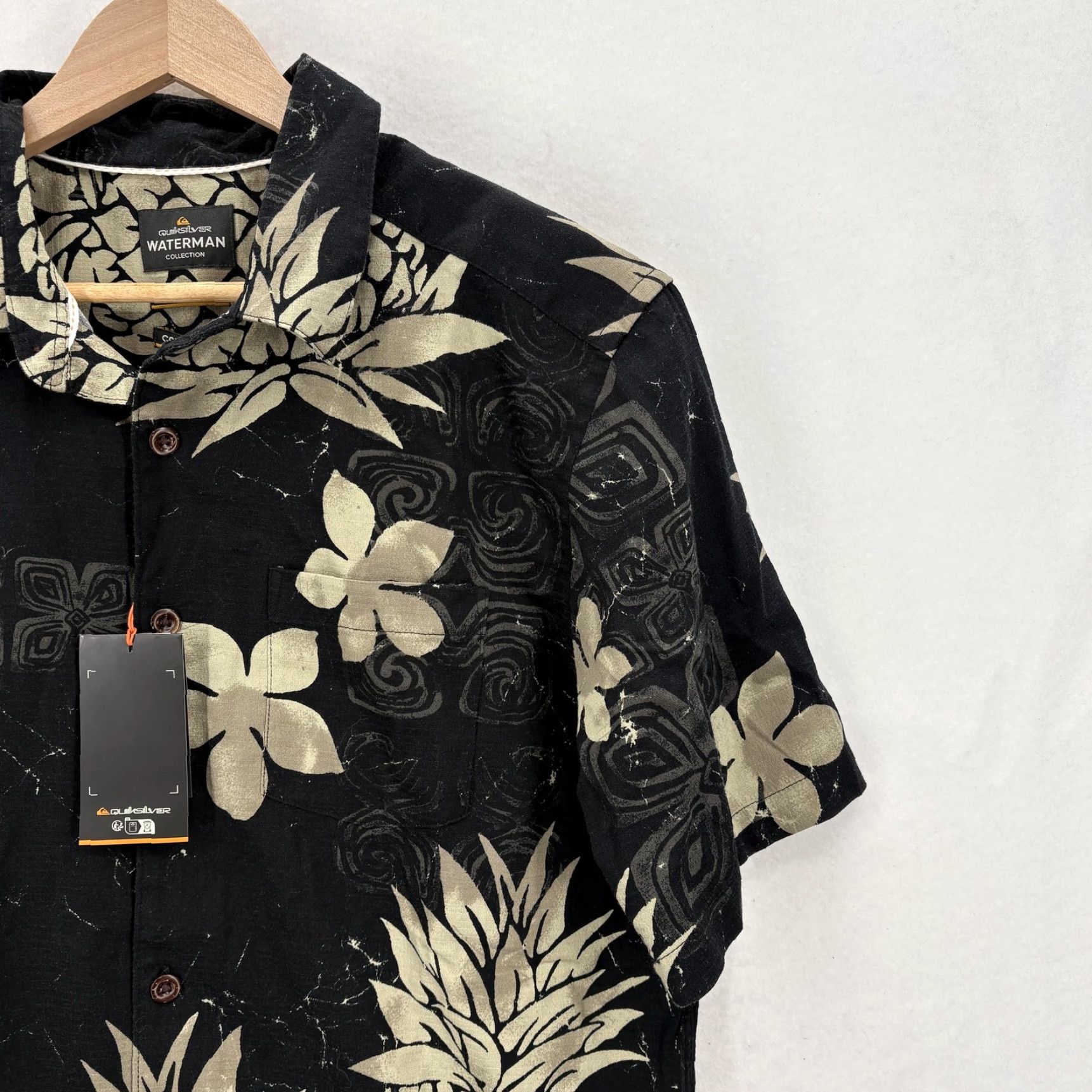 Quiksilver Quiksilver Waterman Shirt Mens Small Black Pineapple Bay Hawaiian Aloha Surf NWT Size US S / EU 44-46 / 1 - 2 Thumbnail