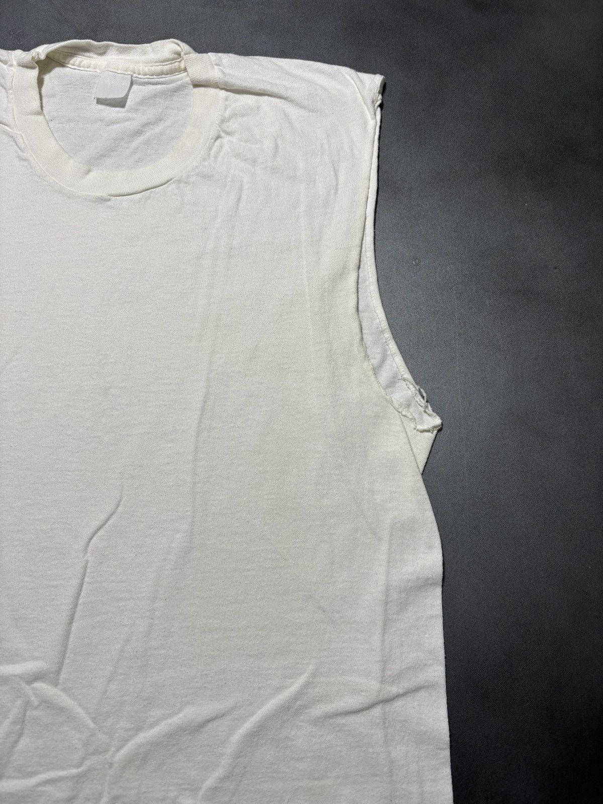 Vintage Vintage Sleeveless Tee Blank Tank Top Thrashed 90s 80s Work Size US M / EU 48-50 / 2 - 9 Thumbnail