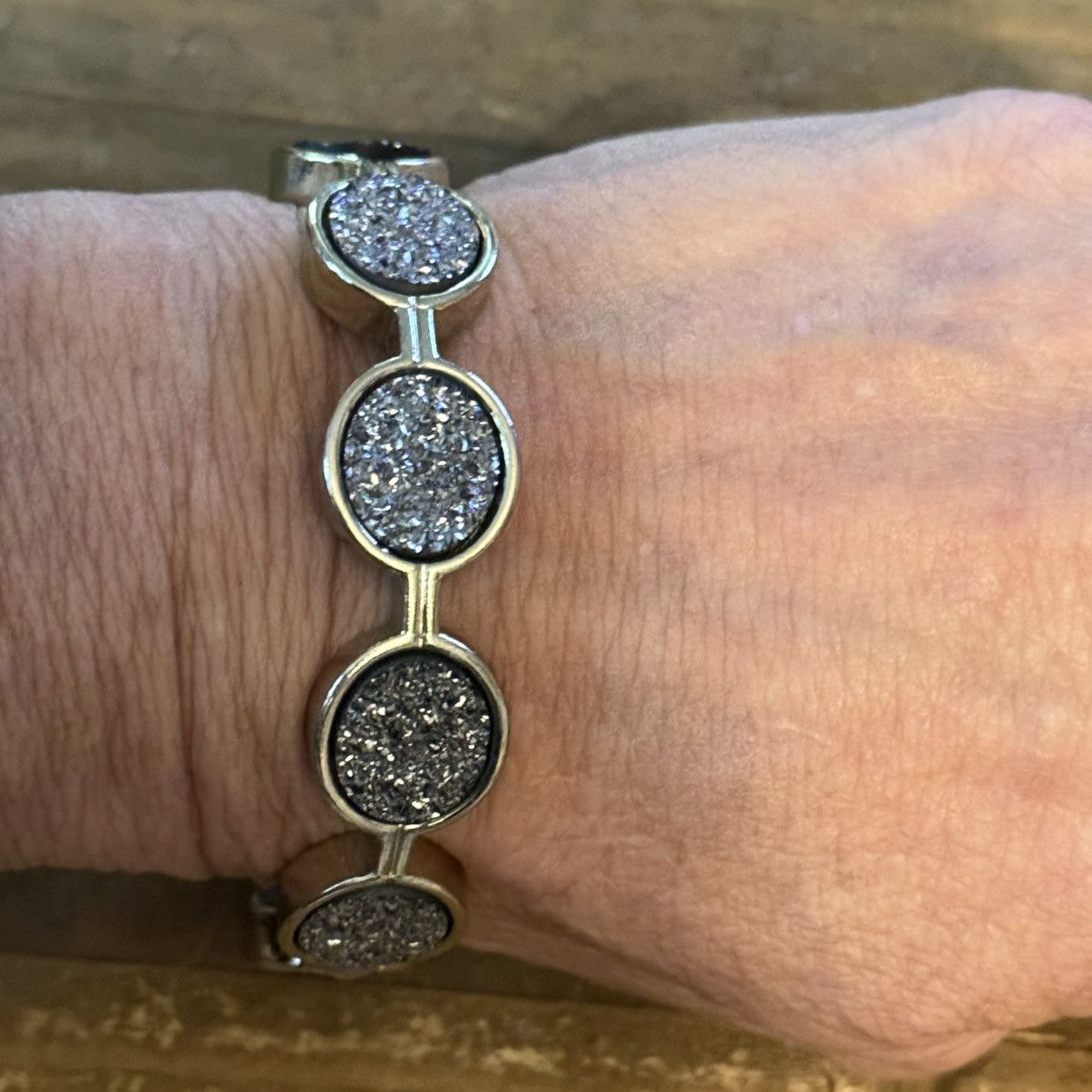 Other Gold tone druzy hinged bangle bracelet Size ONE SIZE - 4 Thumbnail