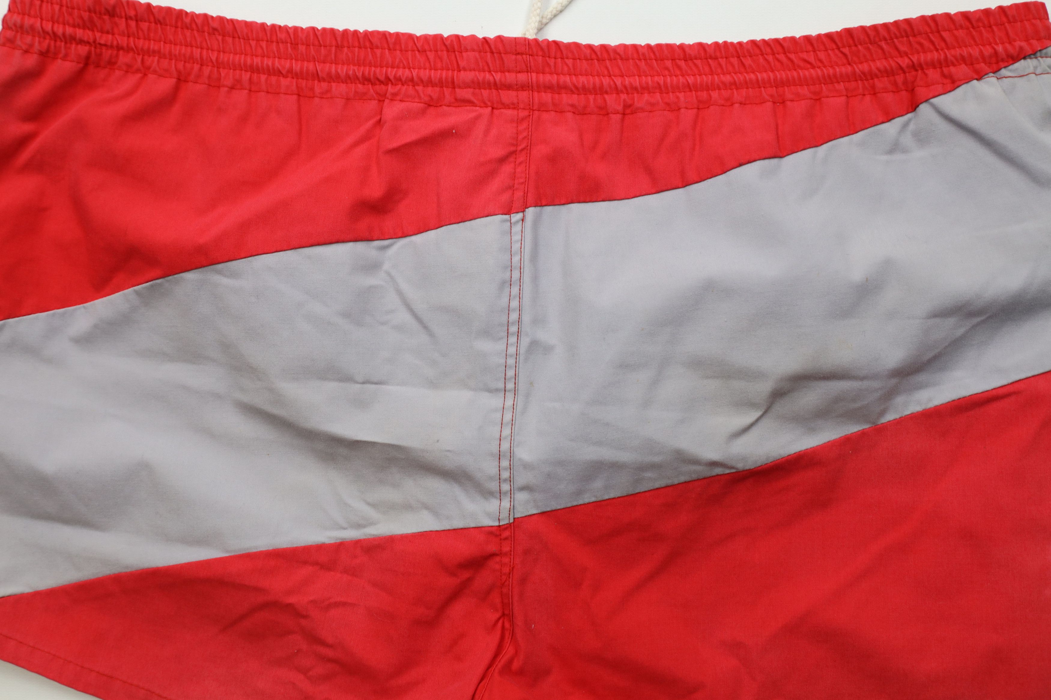 Vintage Vintage 70s 80s Streetwear Block Lined Shorts Swim Trunks Size US 38 / EU 54 - 9 Thumbnail