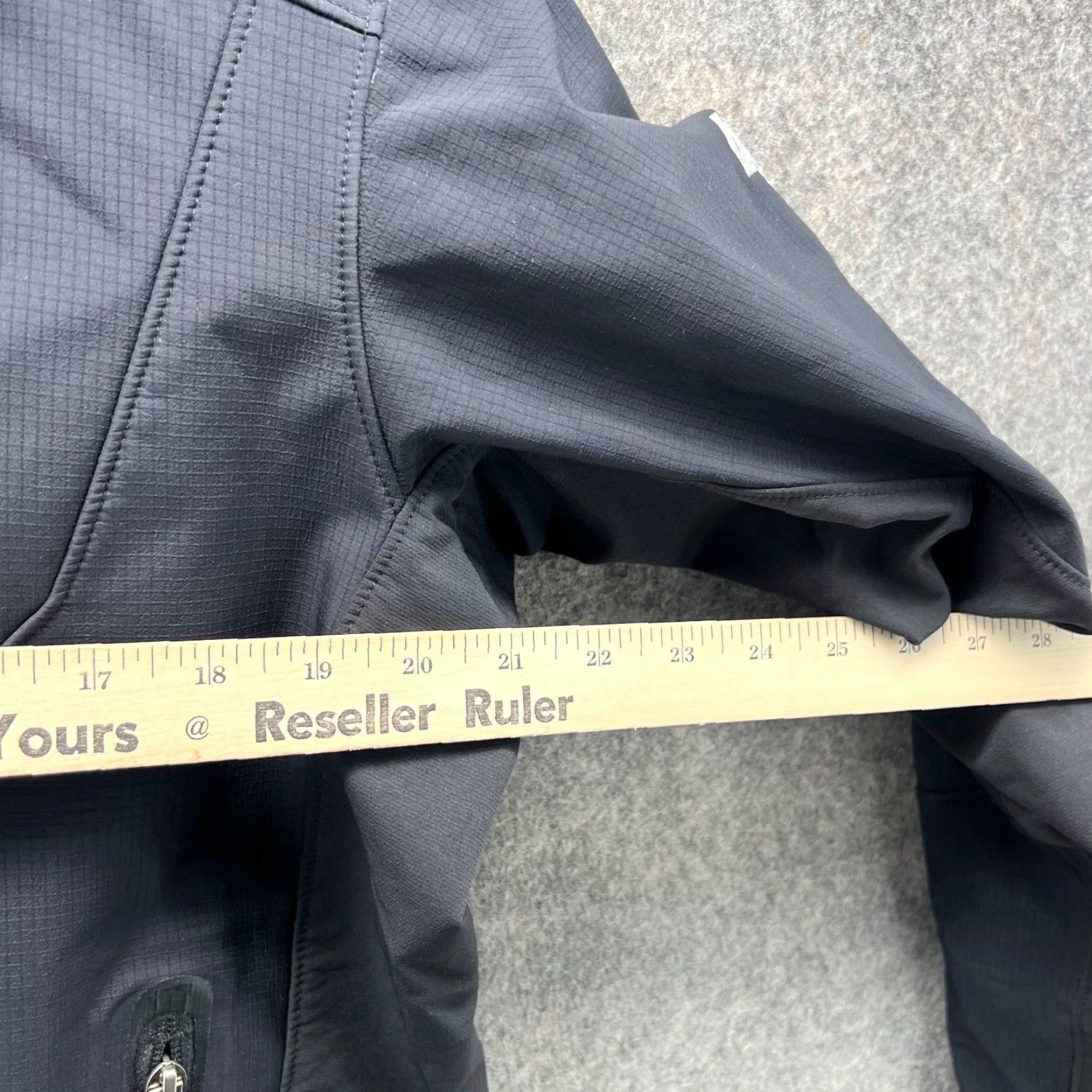 Mountain Hardwear VINTAGE Mountain Hardwear Jacket Mens Medium Black Full Zip Windbreaker Nylon Rain Windbreaker Jacket Mens Black Nylon Full Zip Size US M / EU 48-50 / 2 - 3 Thumbnail