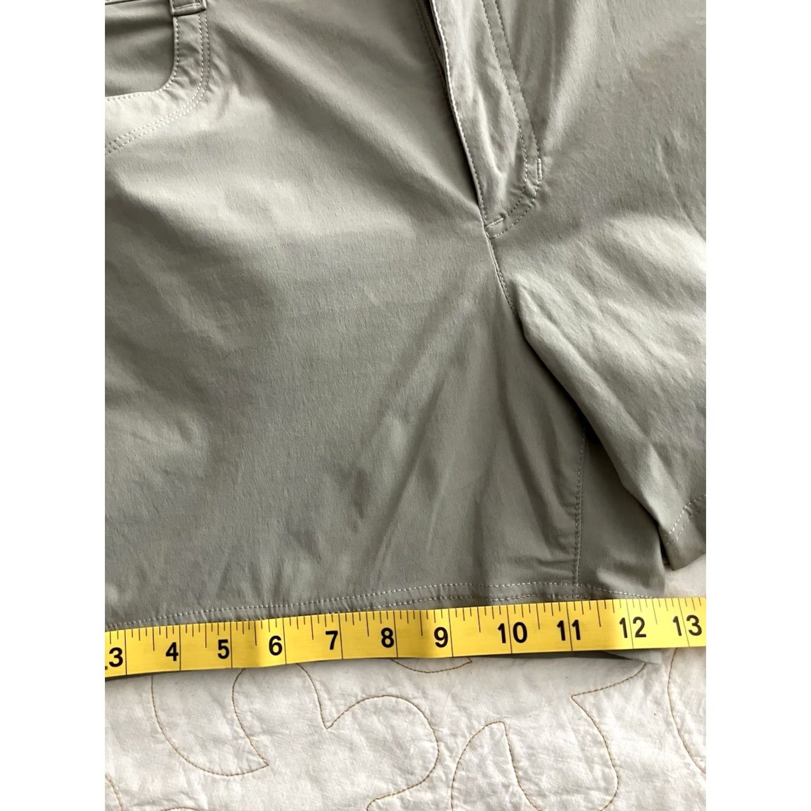 Eddie Bauer Eddie Bauer Shorts Nylon Stretch Khaki Tan 5" Inseam Womens Petite 14P Chino Flat Front Zip Womens Mens? Size 36" / US 14 / IT 50 - 2 Thumbnail