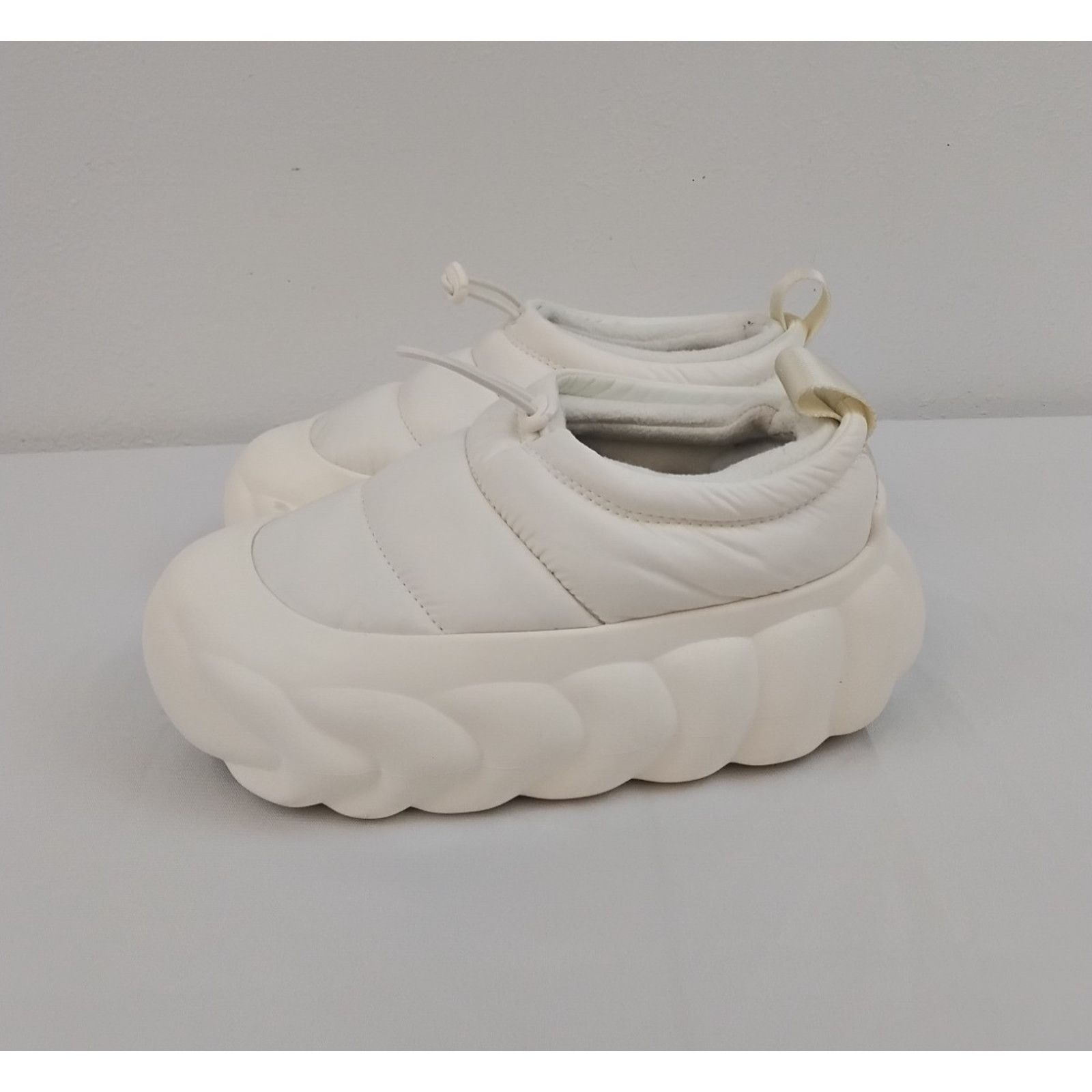Crocs Crocs Overpuff Shorty Slip-On Shoes Men's 7 Women's 9 White Size US 7 / EU 40 - 5 Thumbnail