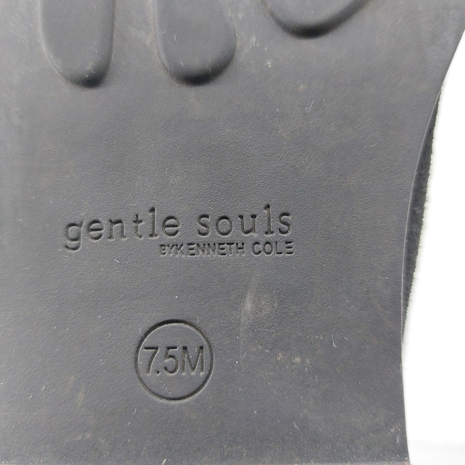Kenneth Cole Gentle Souls By Kenneth Cole Emma 7.5M Black Suede Ankle Size US 7.5 / IT 37.5 - 6 Thumbnail