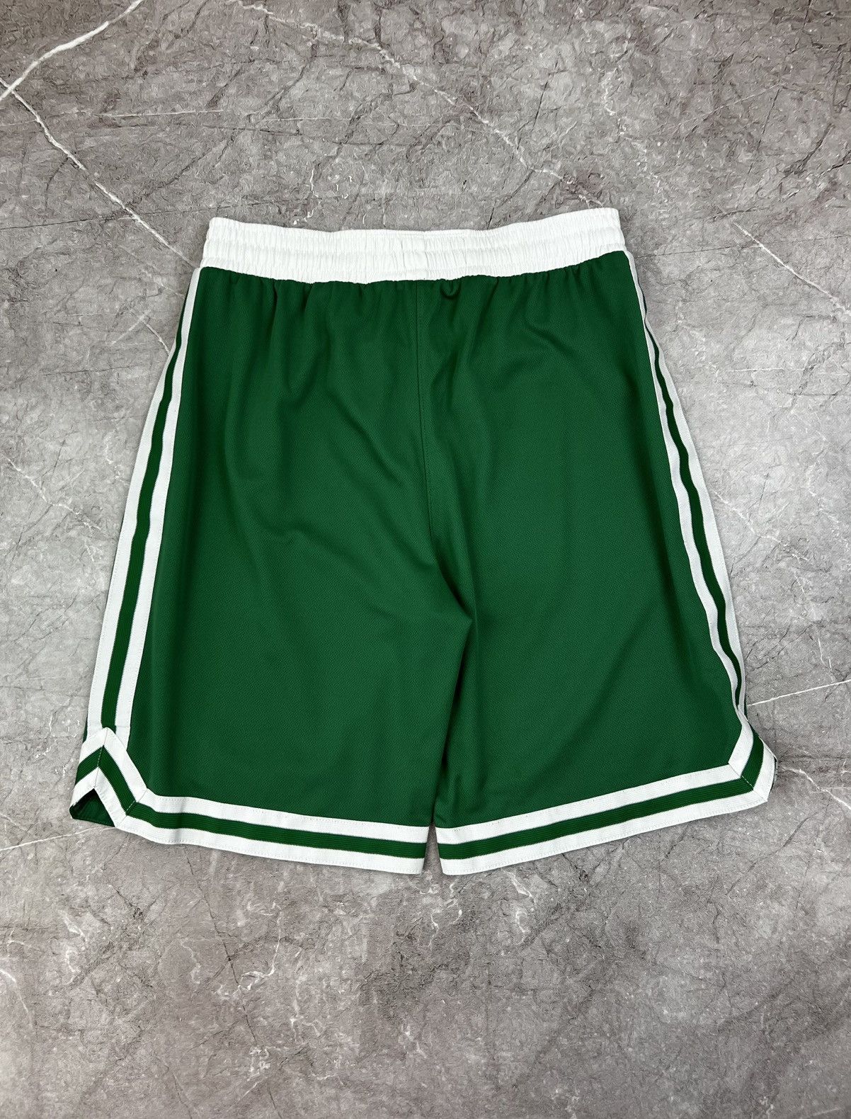 Adidas Vintage Adidas shorts NBA Celtic basketball style size m Size US 32 / EU 48 - 7 Thumbnail