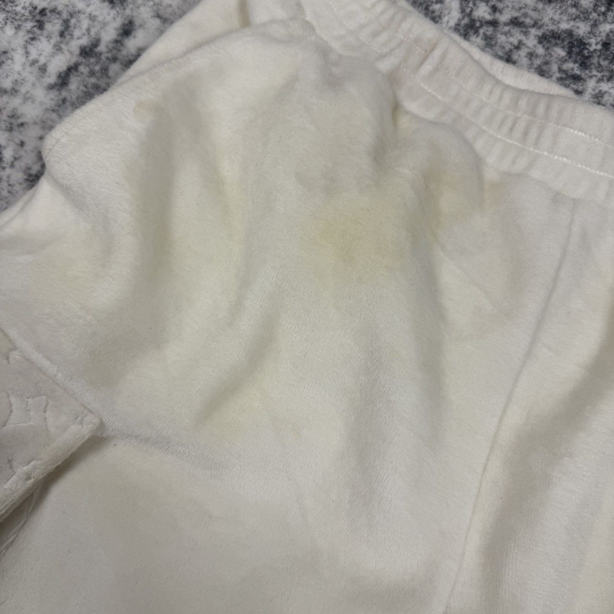 Louis Vuitton Louis Vuitton Monogram Flocked Logo ‘White’ Sweatpants Size US 32 / EU 48 - 4 Thumbnail