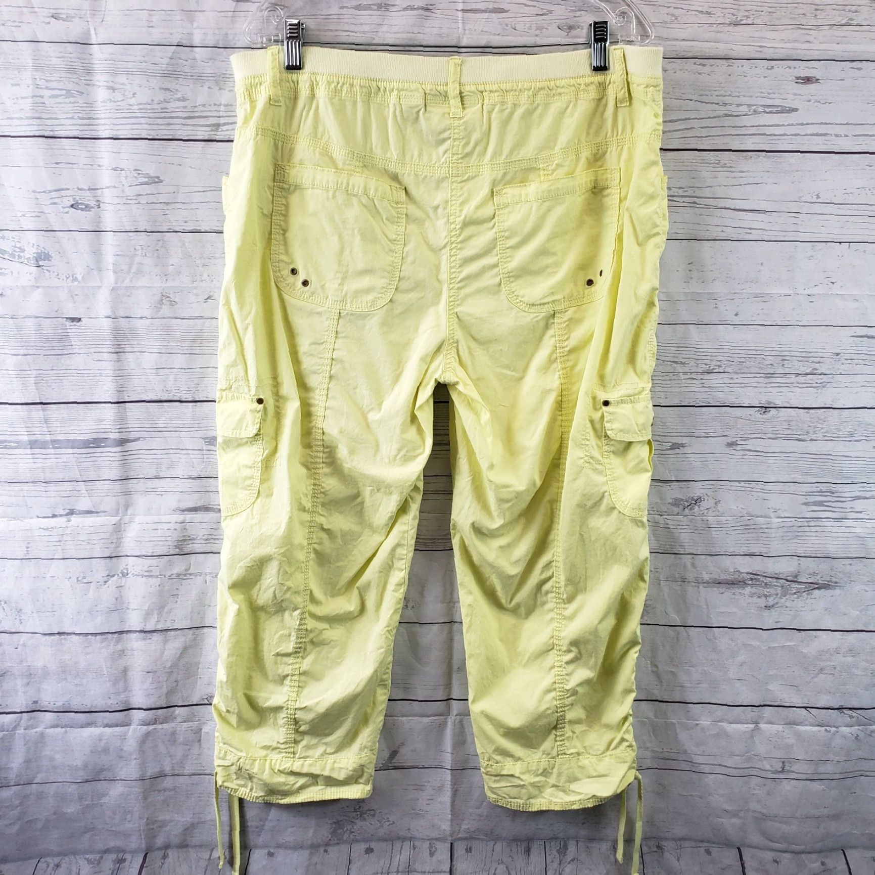 Vintage Chico's Womens Cargo Crop Pants L Yellow Cotton Blend High Rise Pockets 23 Inseam Girls? No, end with Womens or Girls if applicable. Size 36" / US 14 / IT 50 - 3 Thumbnail