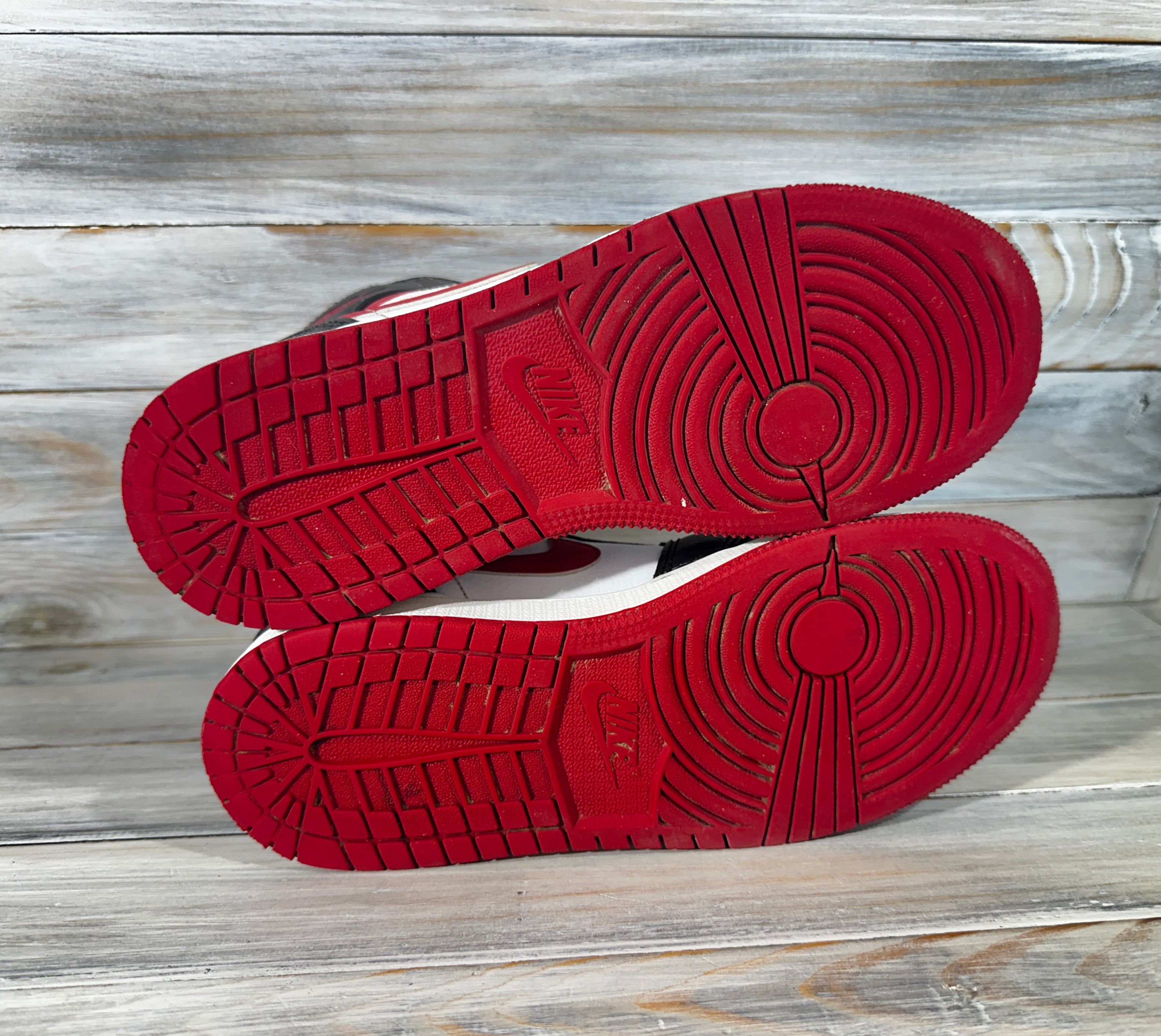 Jordan Brand Nike Air Jordan 1 Mid "White/Gym Red" Young Sneakers Casual Size US 5 / EU 37 - 22 Thumbnail