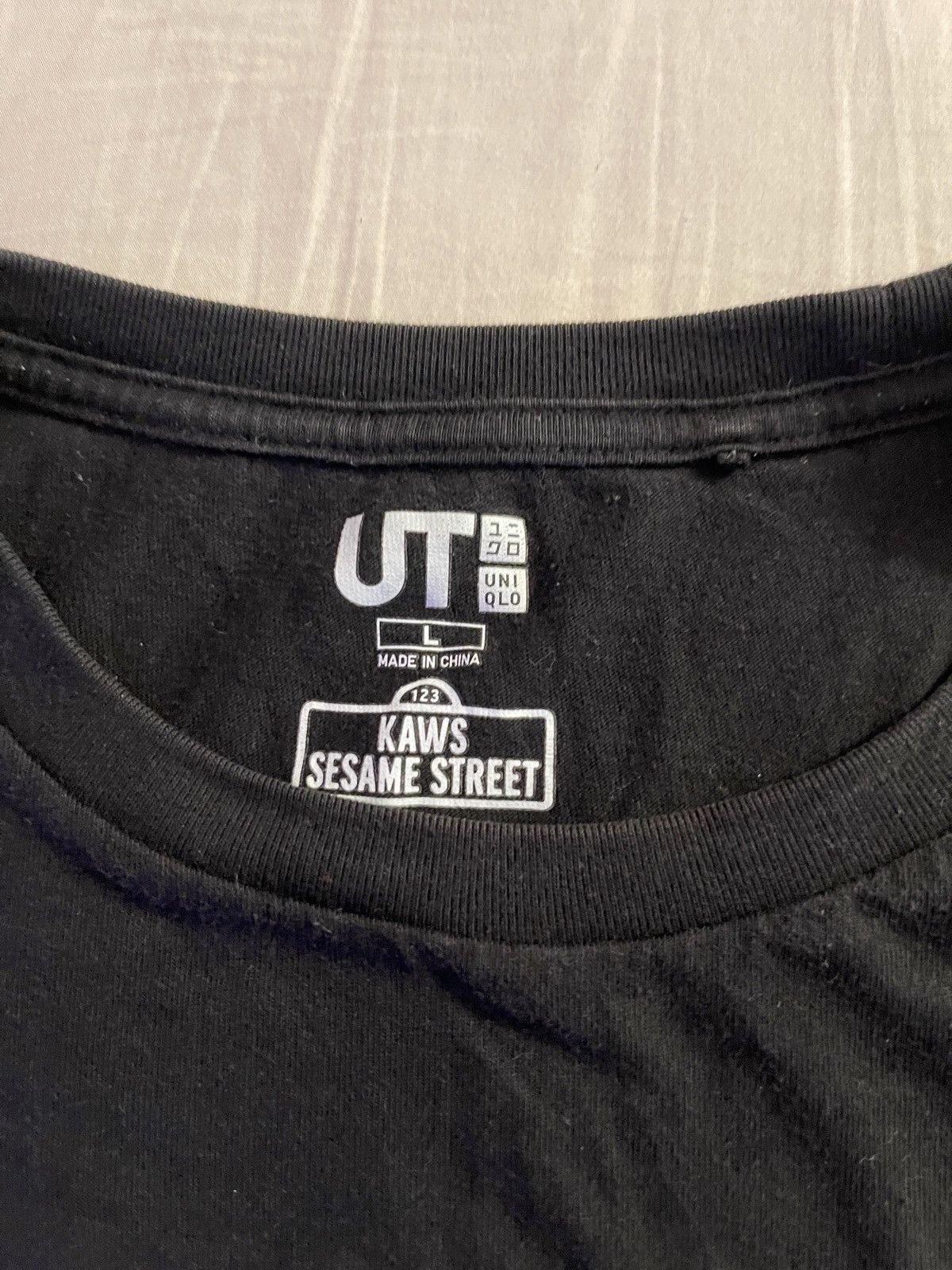 Kaws × Uniqlo KAWS x Sesame Street “BFF” Tee Size US L / EU 52-54 / 3 - 3 Thumbnail