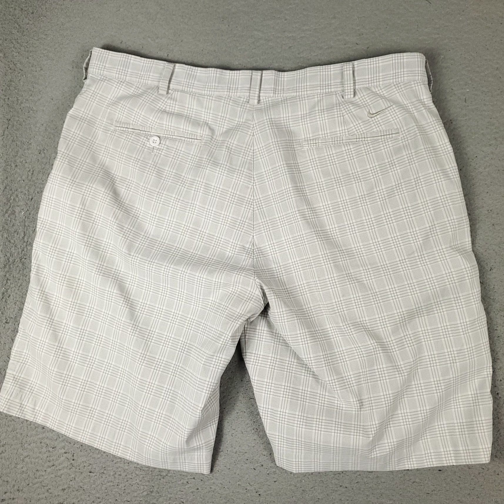 Nike Nike Shorts Mens 40 Gray Plaid Swoosh Dri Fit Chino Flat Front Casual Golf 30 White? Size US 40 / EU 56 - 7 Thumbnail