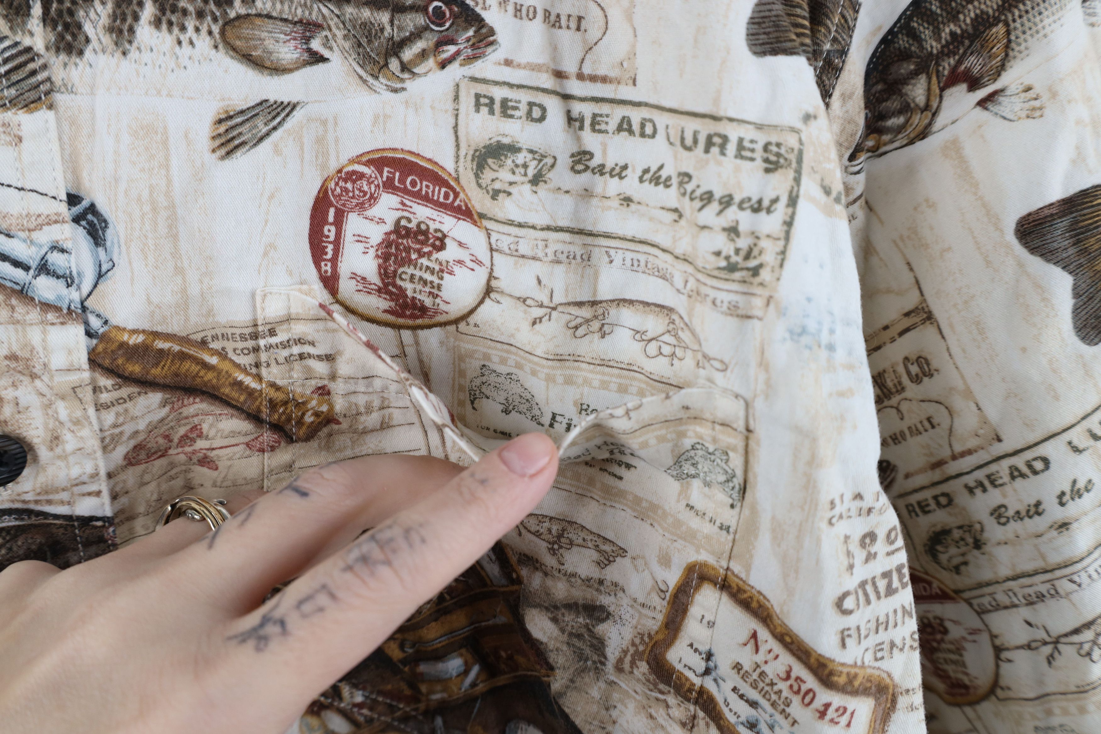 Vintage Vintage 90s Streetwear Fish All Over Print Button Down Shirt Size US L / EU 52-54 / 3 - 4 Thumbnail