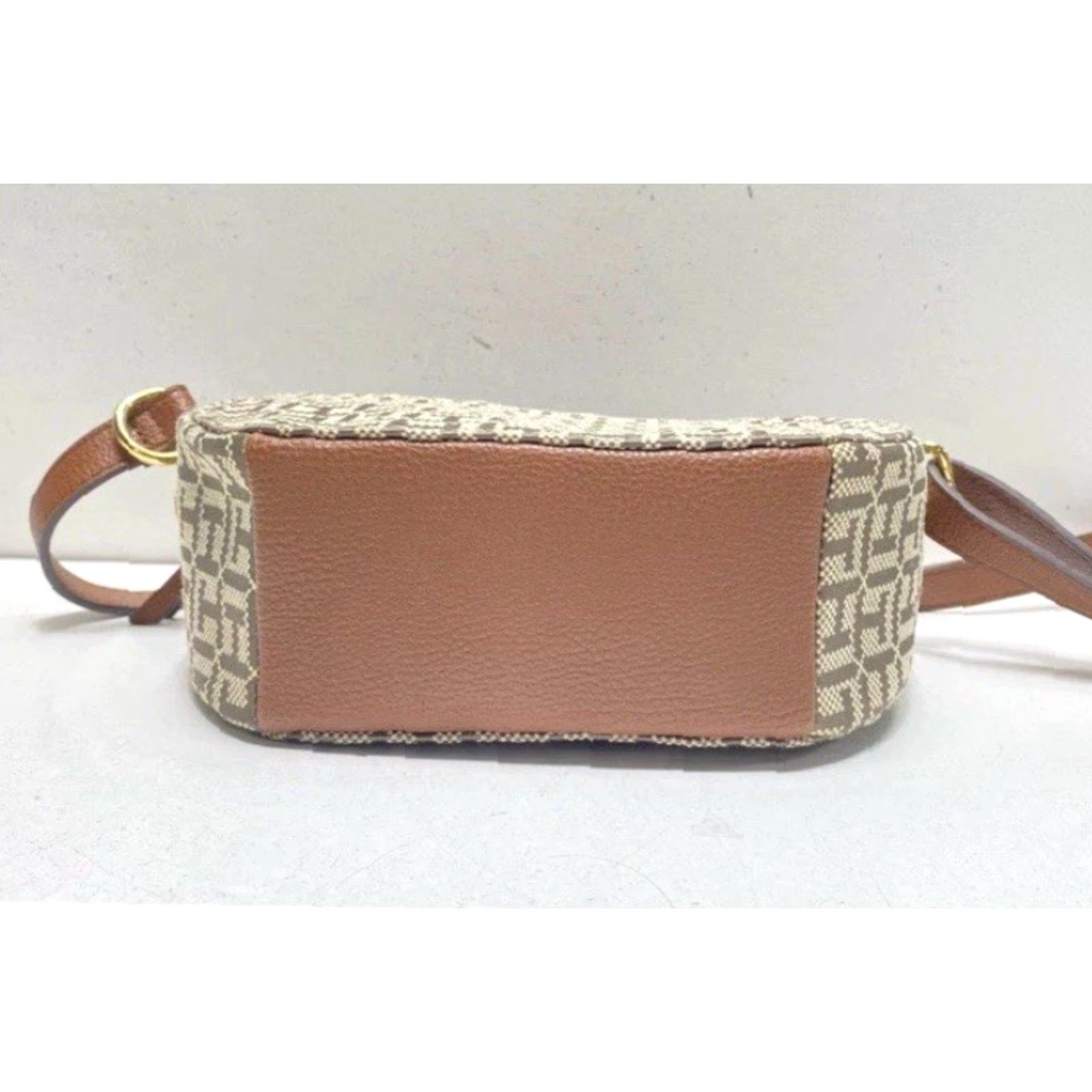 Tommy Hilfiger Women’s Tommy Hilfiger Designer Monogram Signature Canteen Crossbody Beige Purse Size ONE SIZE - 3 Thumbnail