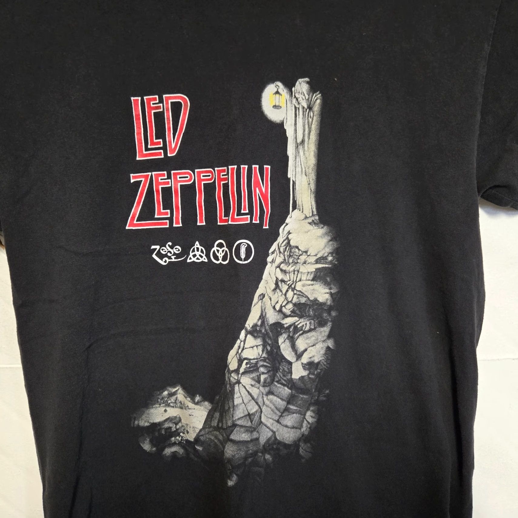 Hanes VINTAGE Led Zeppelin Mens T-Shirt L Black Zoso Stairway To Heaven 2005 Hanes Graphic Print Short Sleeve Crew Neck Regular Mens Band Rock T-Shirt Size US L / EU 52-54 / 3 - 4 Thumbnail