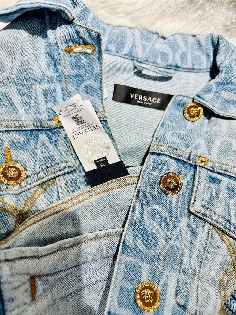 Versace Versace Logo full print single-breasted straight long-slee Size M / US 6-8 / IT 42-44 - 4 Thumbnail