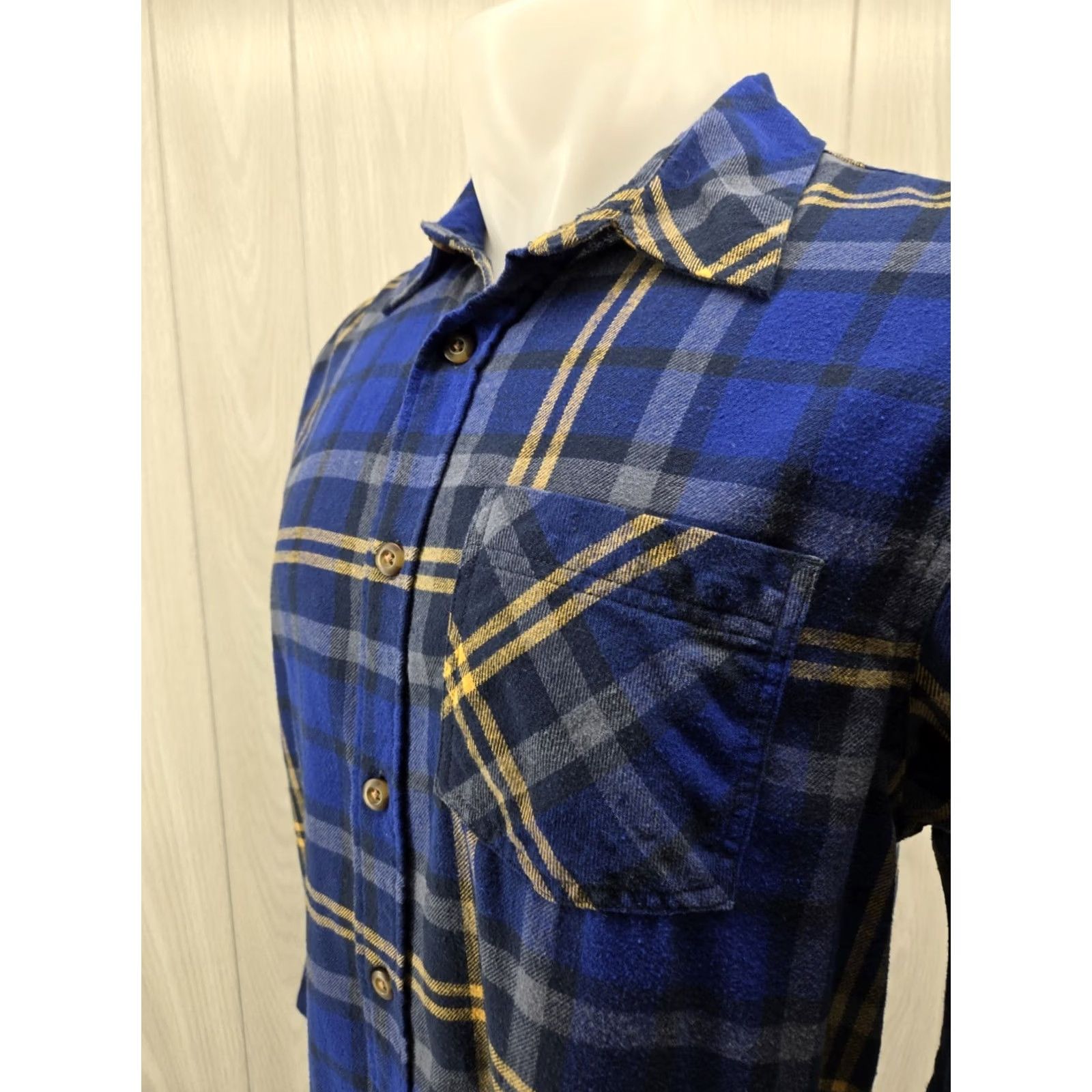 Vintage Field and Stream Shirt Button-Up Plaid Flannel Blue Yellow Men's M Medium Cotton Button-Down Pocketed Vintage: No Size US M / EU 48-50 / 2 - 5 Thumbnail