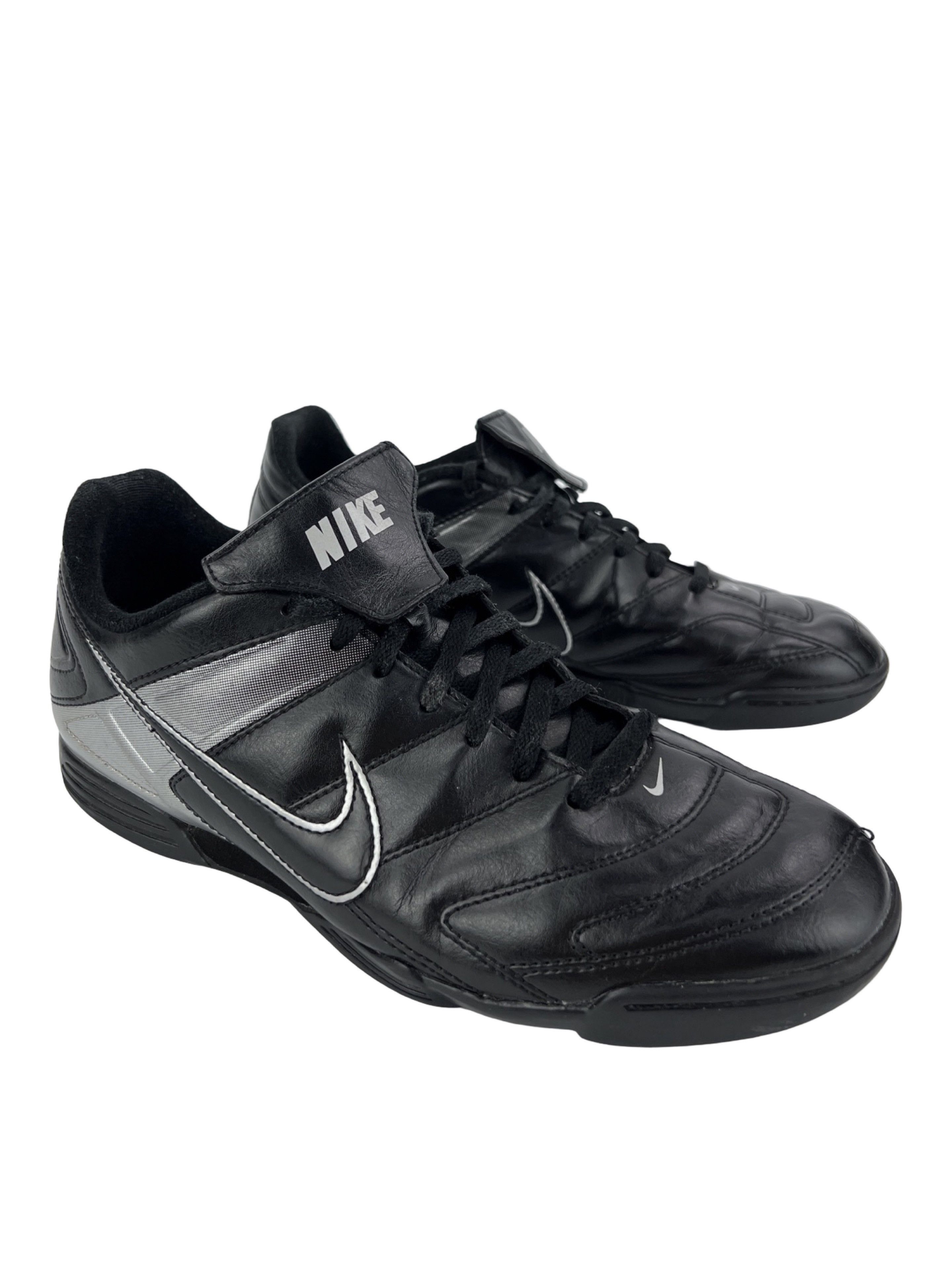 Nike Vintage 2009 Nike Football Black Leather Low Top Sneakers Size US 9.5 / EU 42-43 - 1 Thumbnail