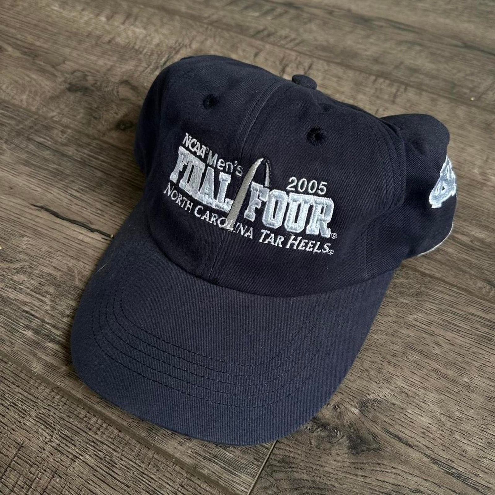 NCAA × Vintage Vintage 2005 Tar Heels UNC Final Four College Basketball Hat Size ONE SIZE - 1 Thumbnail