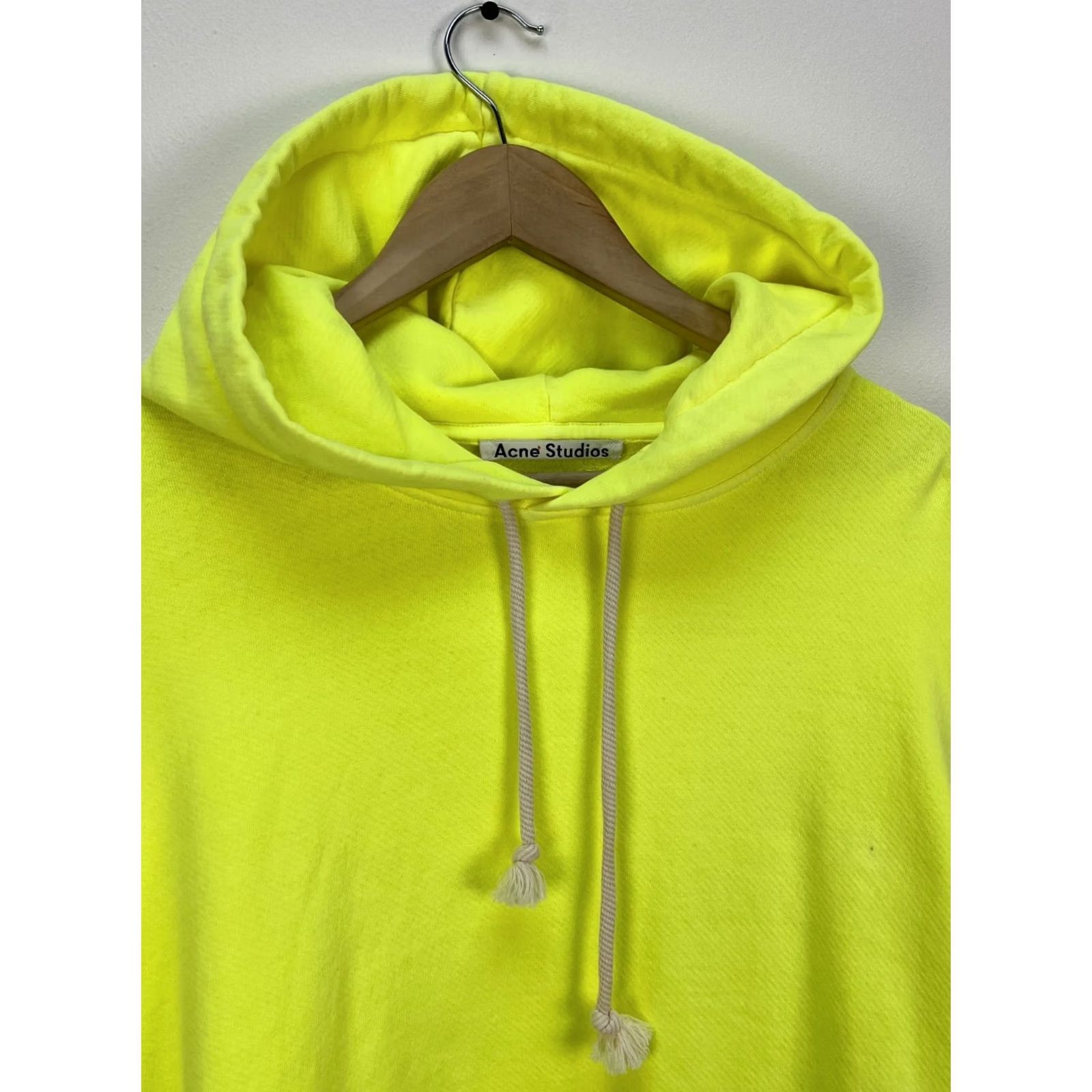 Acne Studios ACNE STUDIOS Hoodie Neon Green Size M Vintage Fest 2019 Men Pullover Long Sleeve Hoodie Neon Green Size US M / EU 48-50 / 2 - 3 Thumbnail