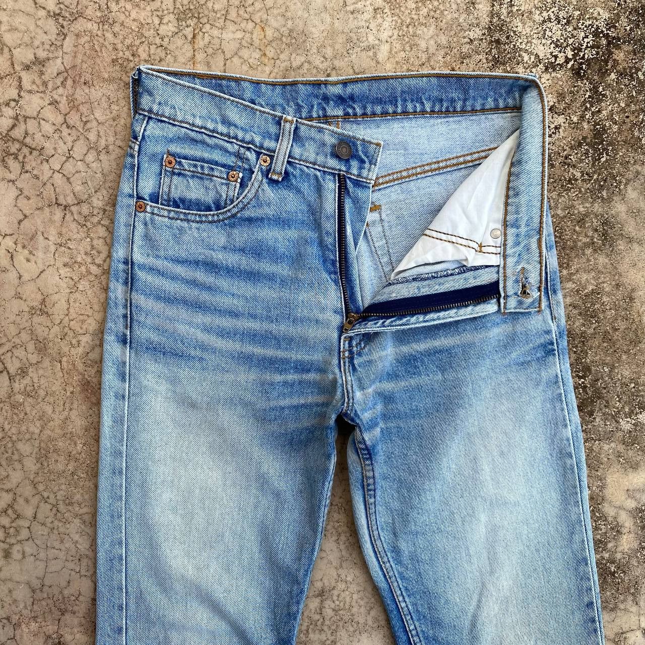 Levi's × Vintage VINTAGE LEVIS 1990S STONEWASH DENIM BJ07-11 Size US 28 / EU 44 - 2 Thumbnail