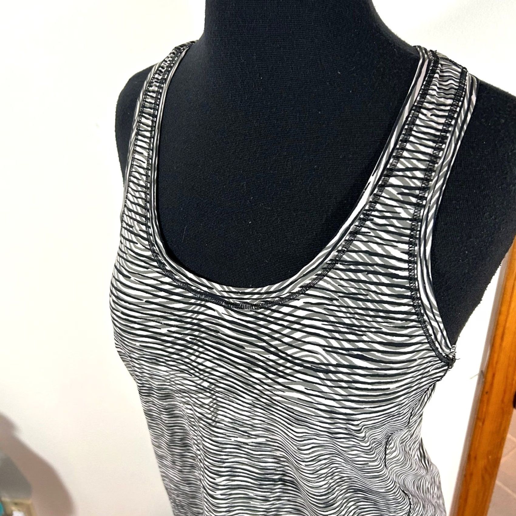 Athleta Athleta Tank Top Womens Small S Racer Back Gray Size S / US 4 / IT 40 - 3 Thumbnail