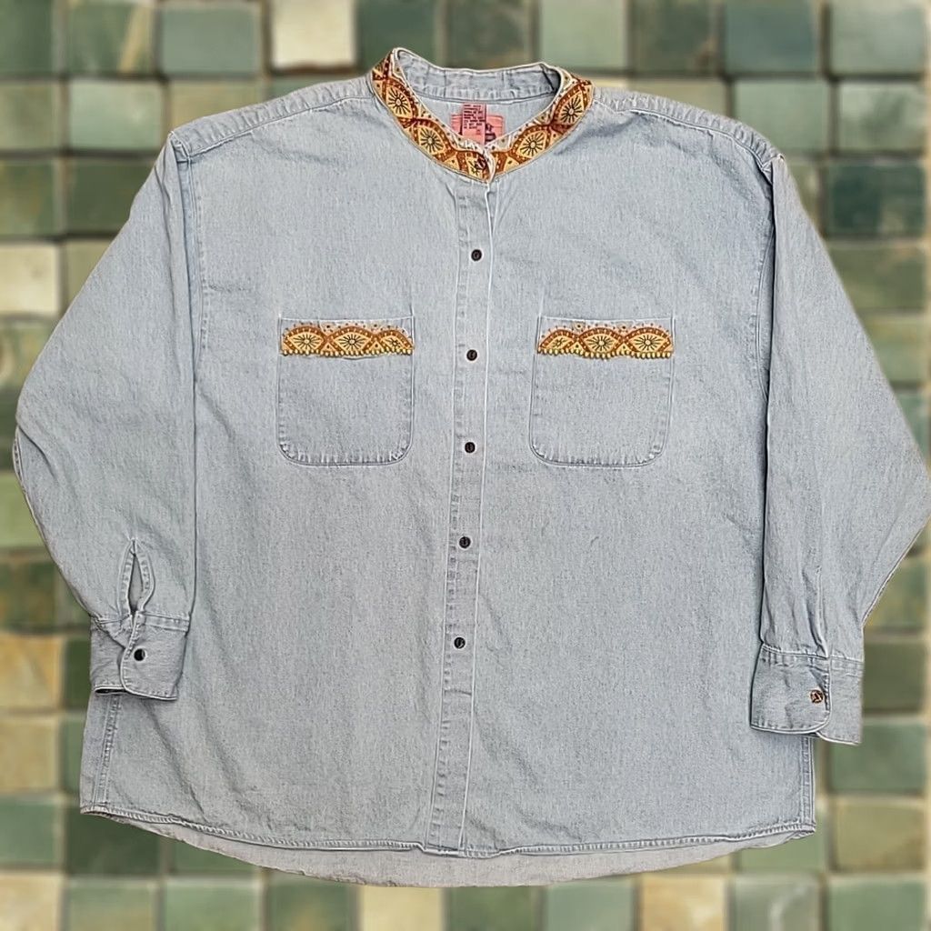 Denime VINTAGE Cambridge Shirt Womens 16 Blue Denim Embroidered Western Boho USA Shirt Ladies 16 Blue Denim Embroidered Western Boho USA Womens Size XXL / US 16-18 / IT 52-54 - 1 Thumbnail