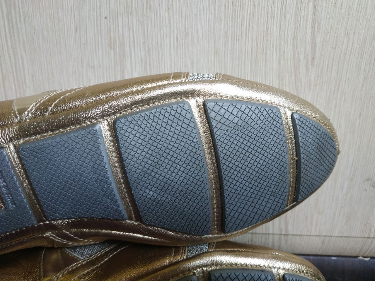 Prada Prada Linea Rossa Gold Metallic Sneakers EU39.5 Size US 9 / IT 39 - 20 Thumbnail