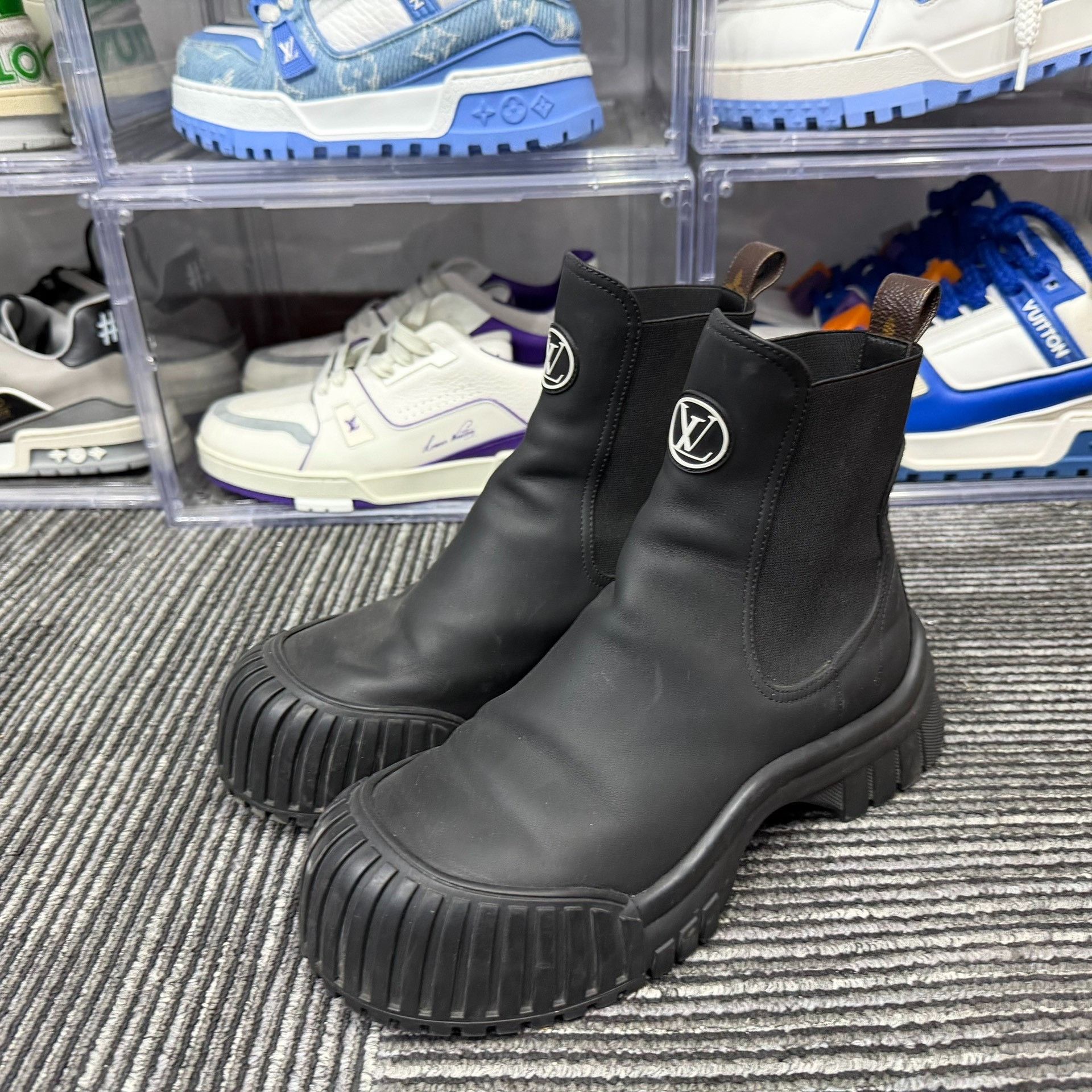 Louis Vuitton Louis Vuitton Black Boots us_8 Women Size US 8 / IT 38 - 1 Thumbnail