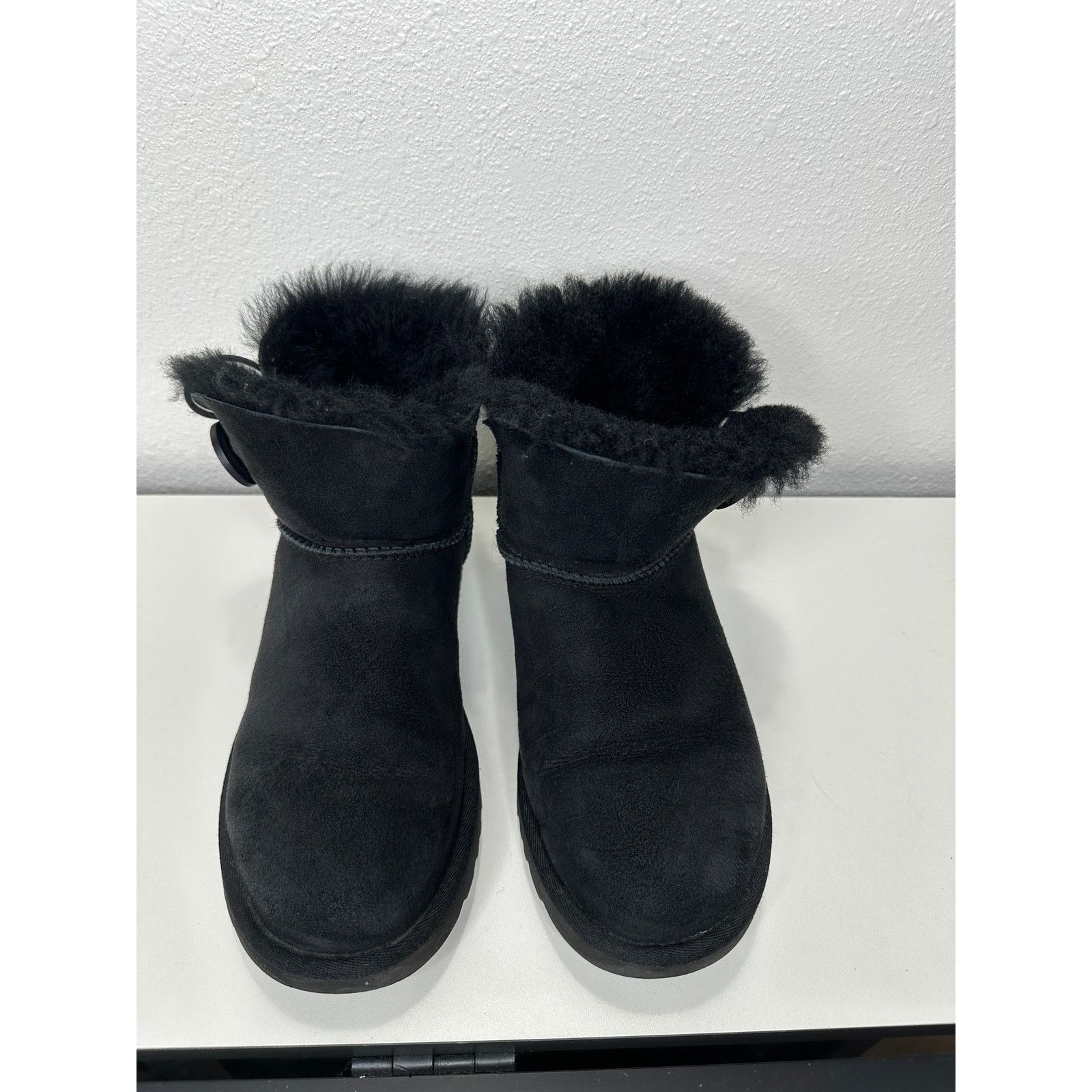 Ugg UGG Black Suede Furry Mini Bailey Button Ankle Boot 6 Size US 6 / IT 36 - 4 Thumbnail