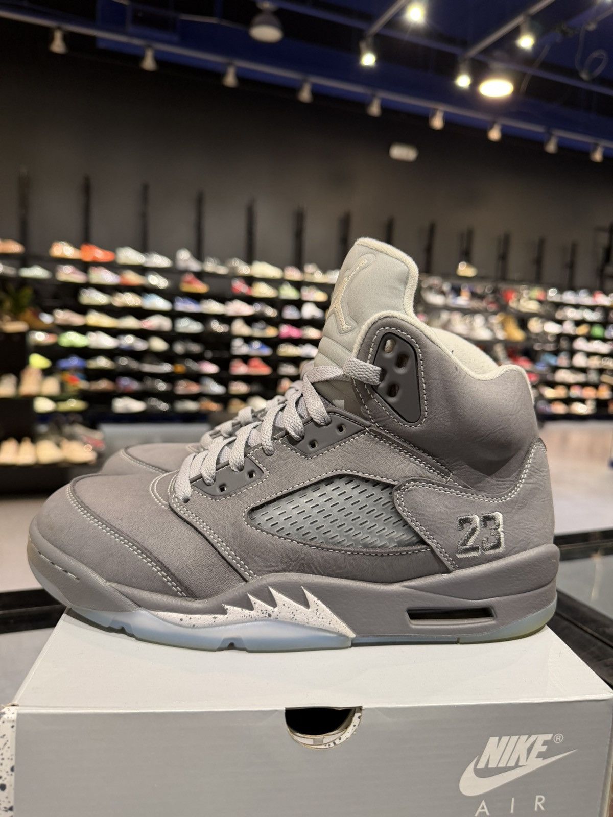 Jordan Brand Size 7.5 - Jordan 5 Retro Wolf Grey Size US 7.5 / EU 40-41 - 1 Thumbnail